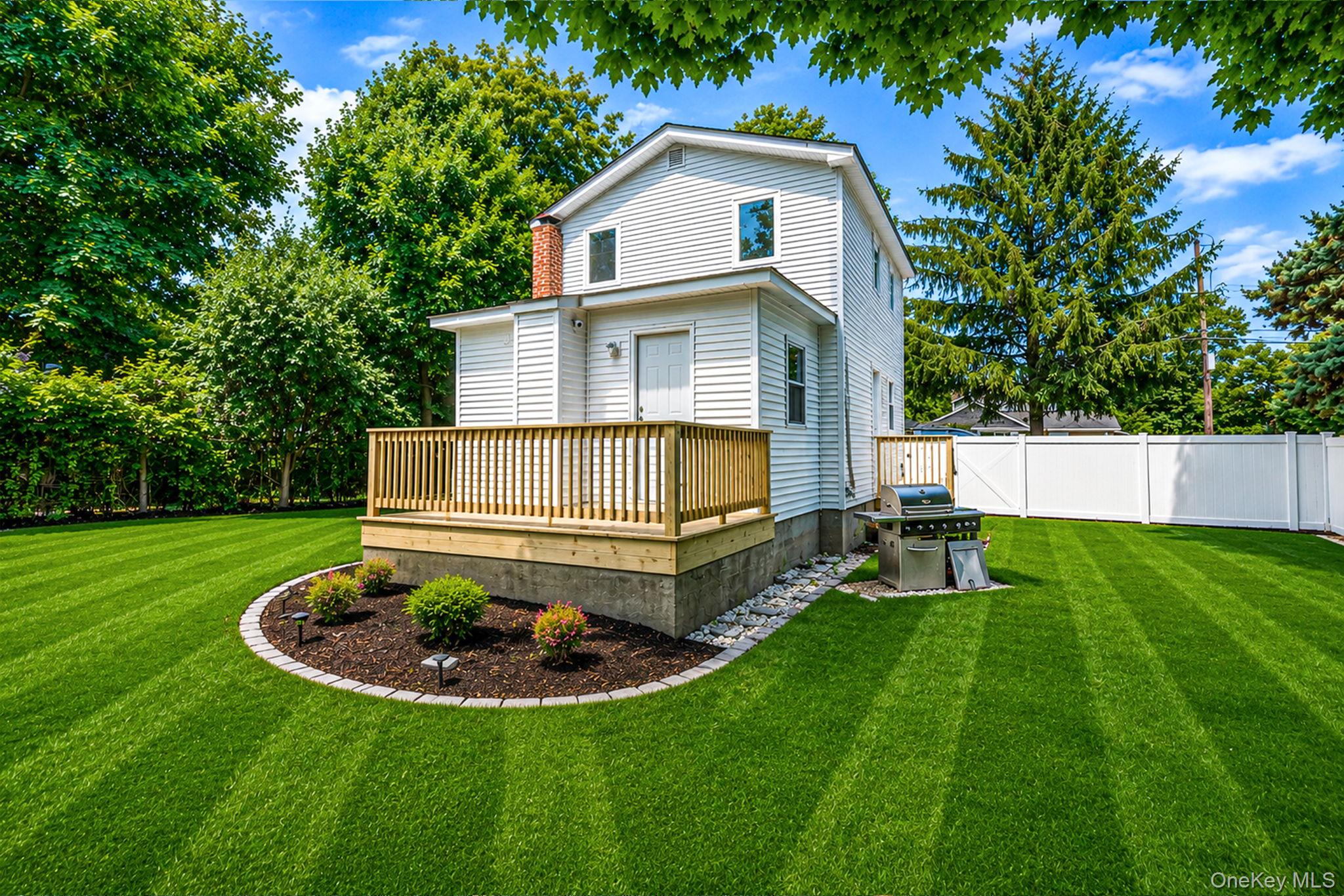 28th image of 13 Graham Pl, Smithtown, NY 11767 | MLS# 1034746