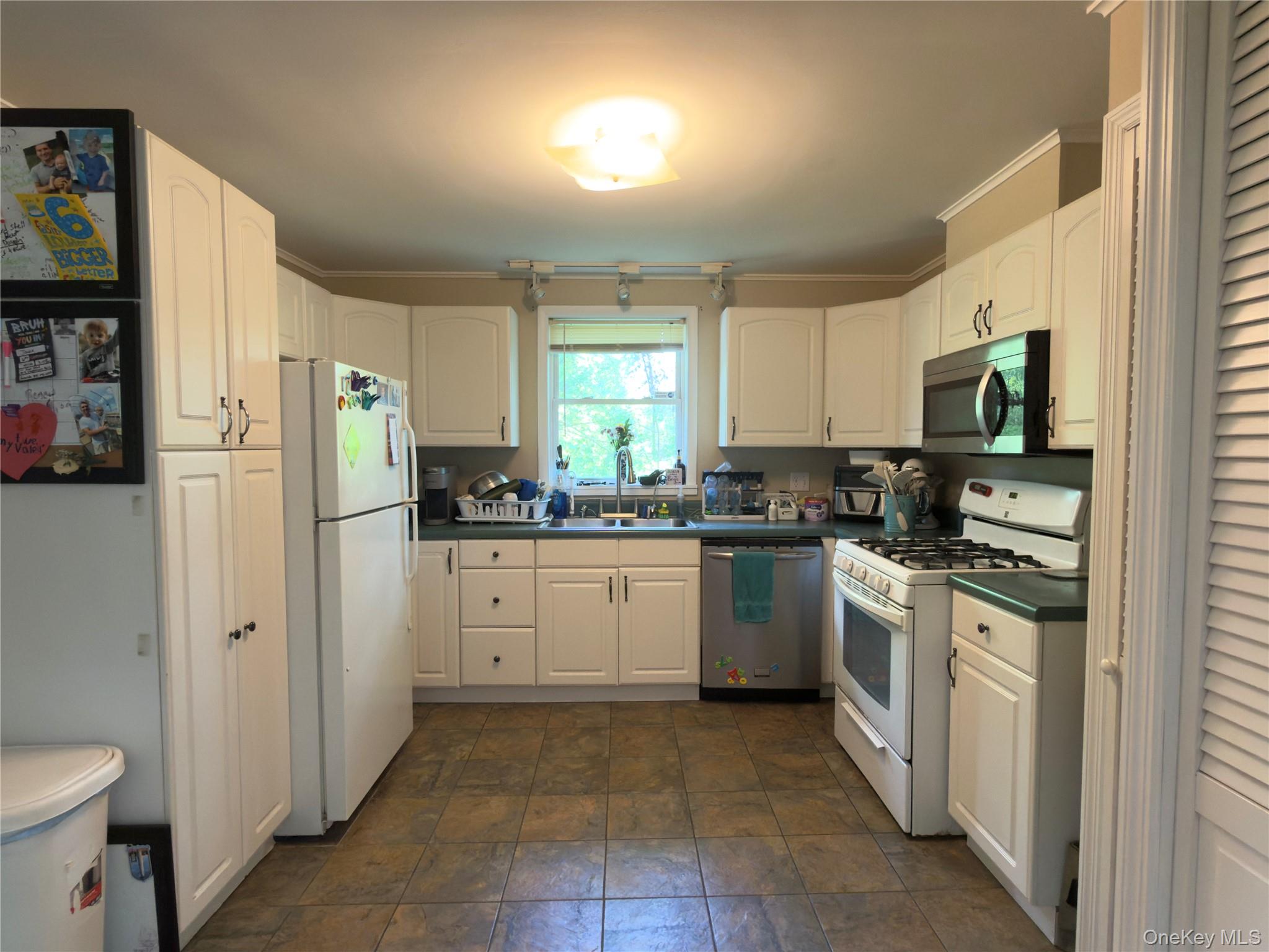 2nd image of 15 Forest Dr, Hyde Park, NY 12538 | MLS# 1034777