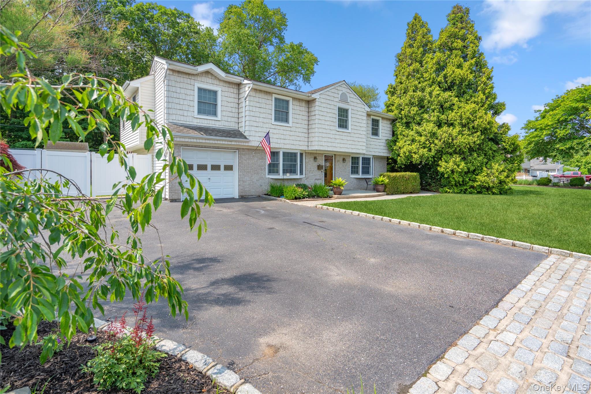2nd image of 36 Richmond St, Islip, NY 11751 | MLS# 1034783