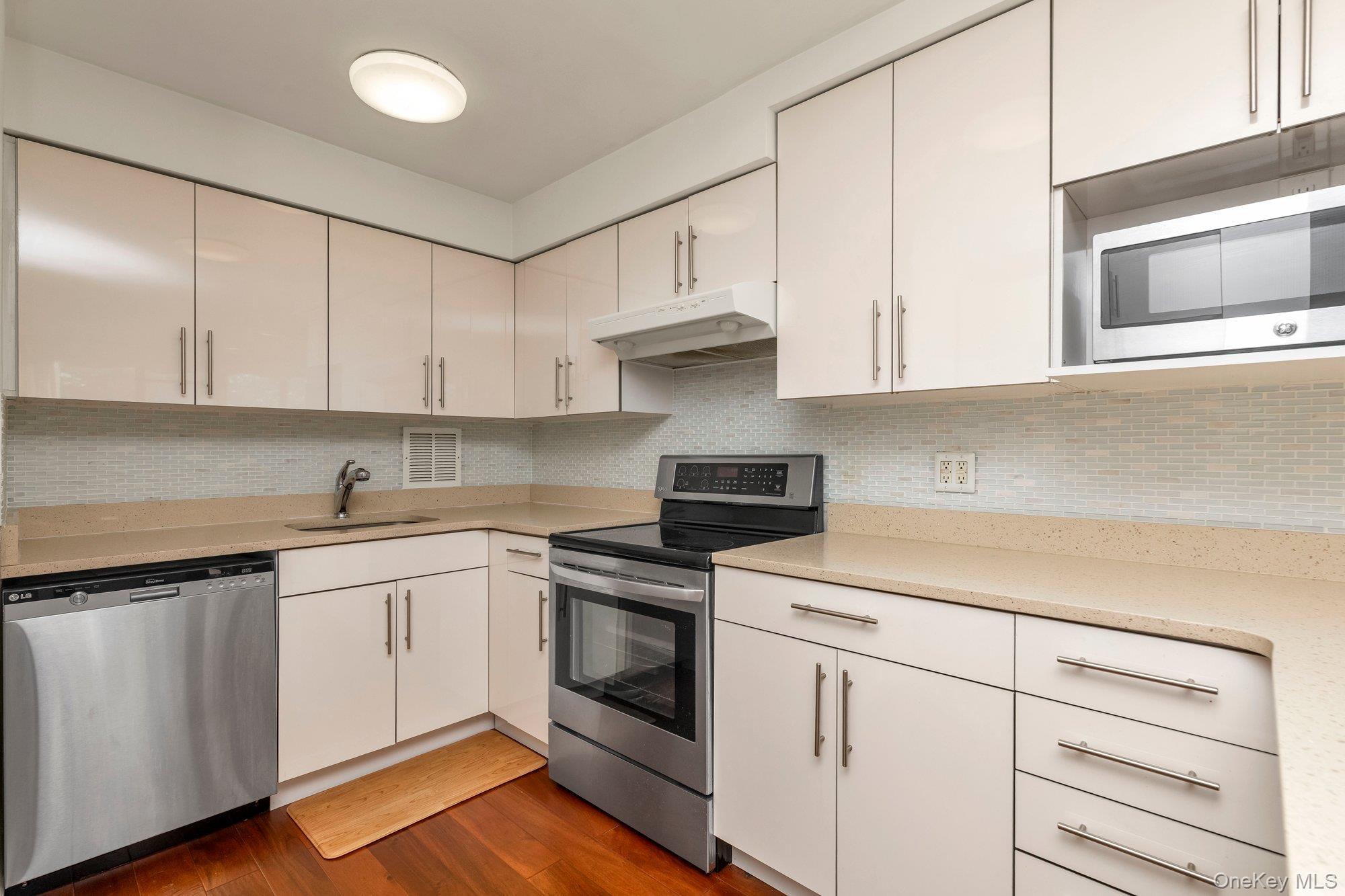 5th image of 10-10 166 St #6D, New York, NY 11357 | MLS# 1034823