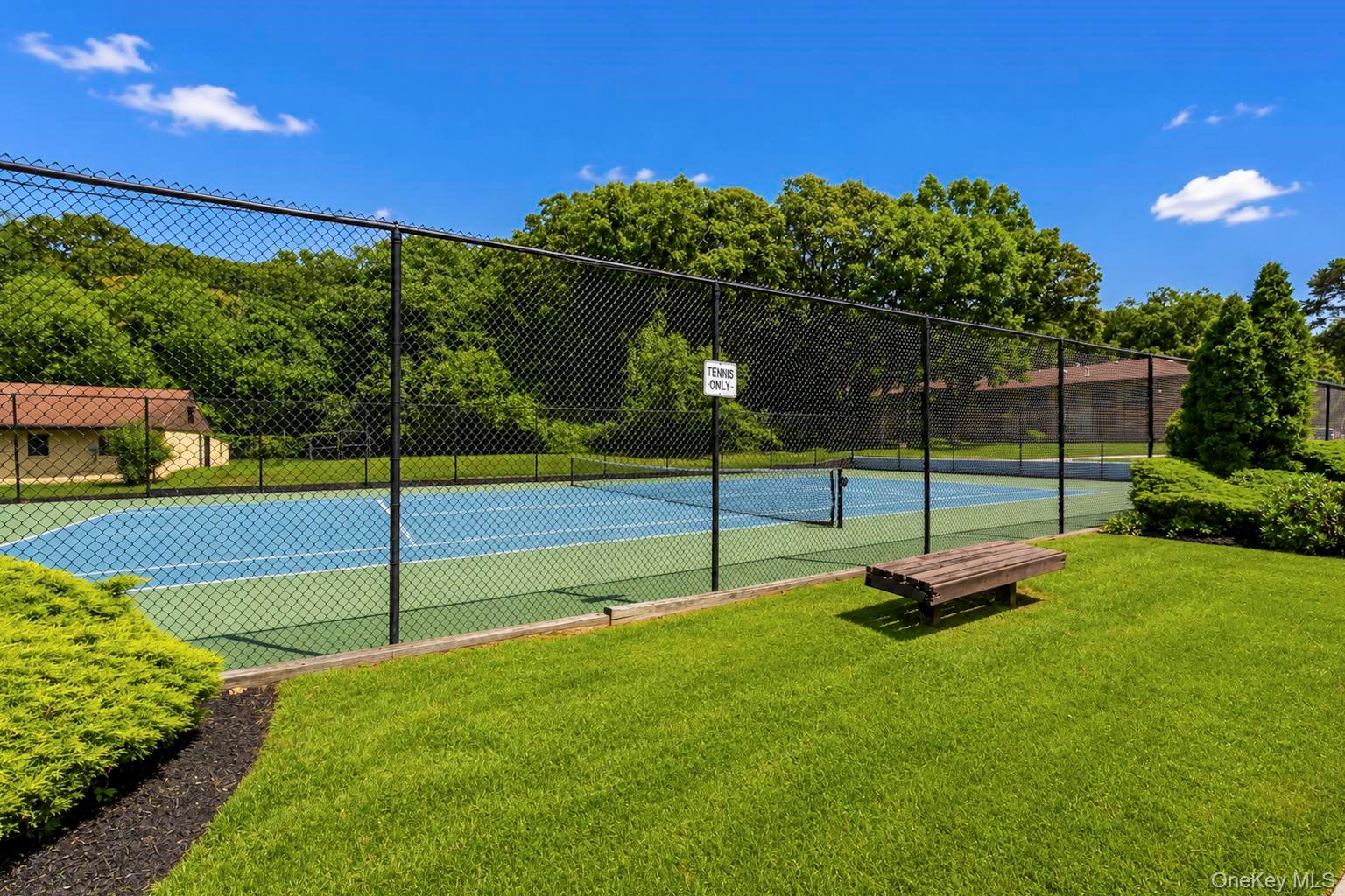 2nd image of 8 Sycamore Ct, Brookhaven, NY 11784