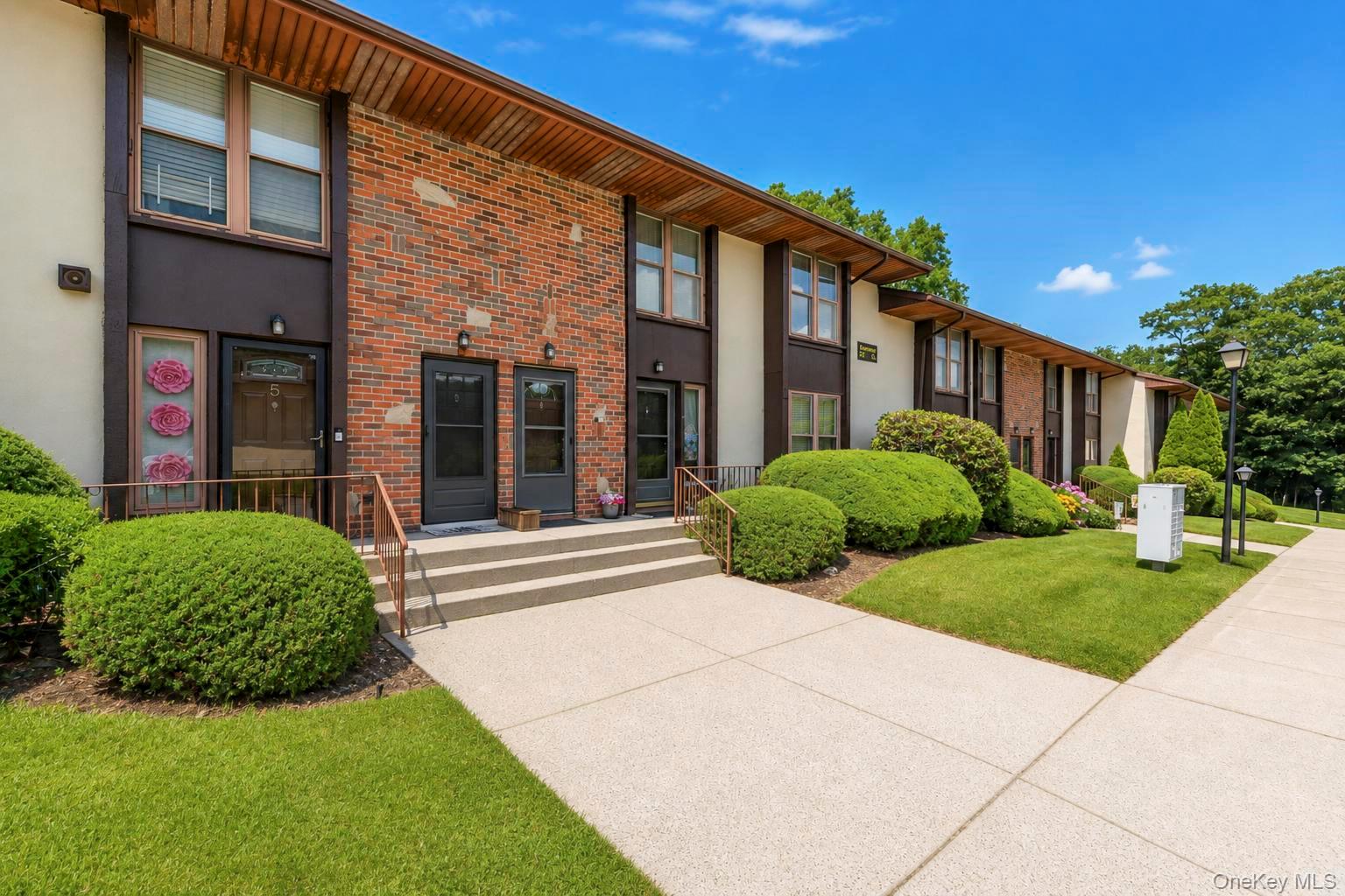 3rd image of 8 Sycamore Ct #8, Brookhaven, NY 11784 | MLS# 1034945