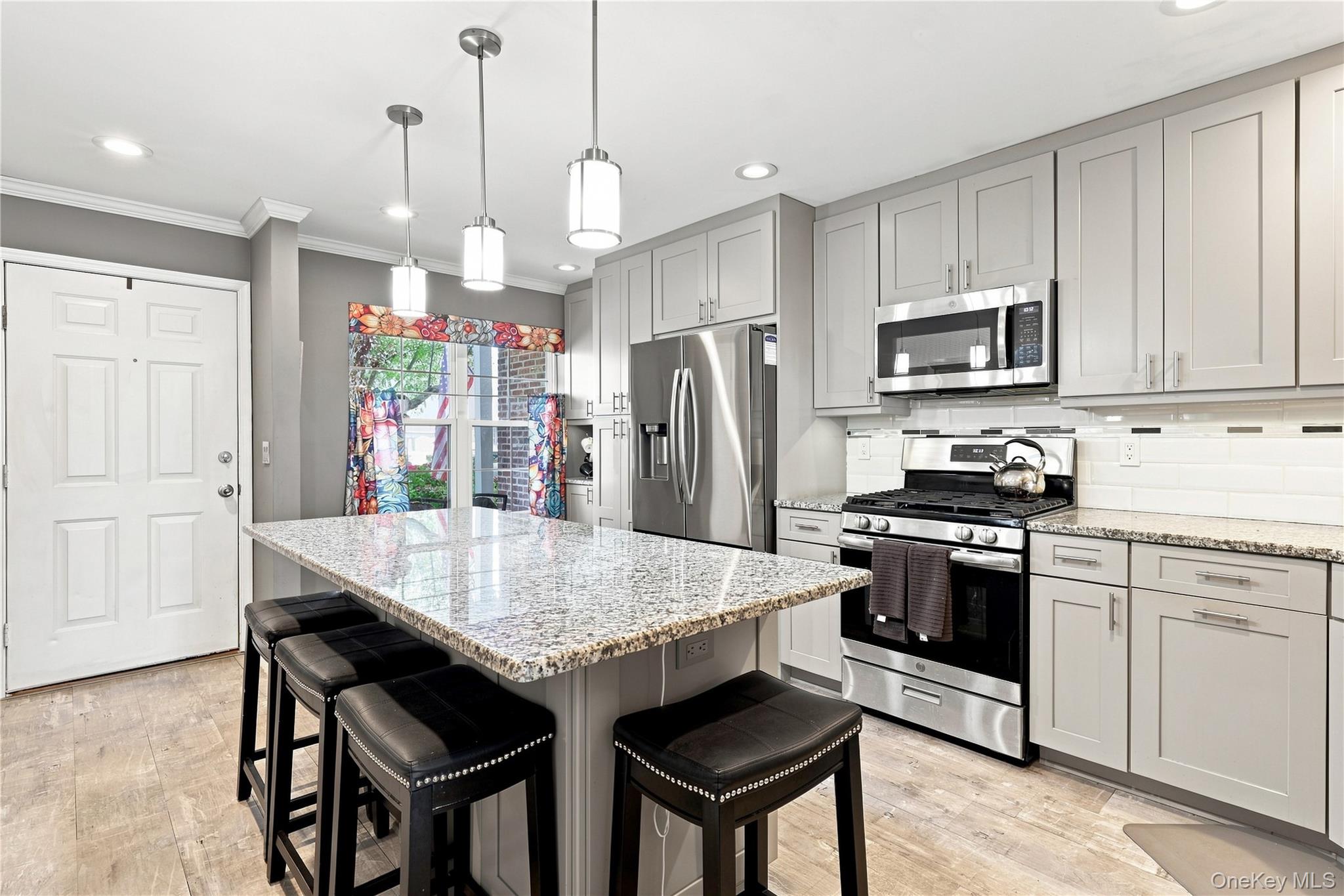5th image of 10 Sprucewood Blvd, Islip, NY 11722 | MLS# 1034950