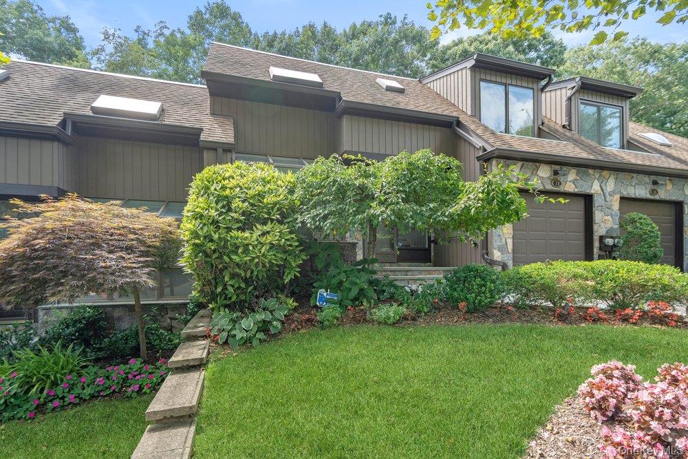 4th image of 11 Pony Cir, North Hempstead, NY 11577 | MLS# 1034998