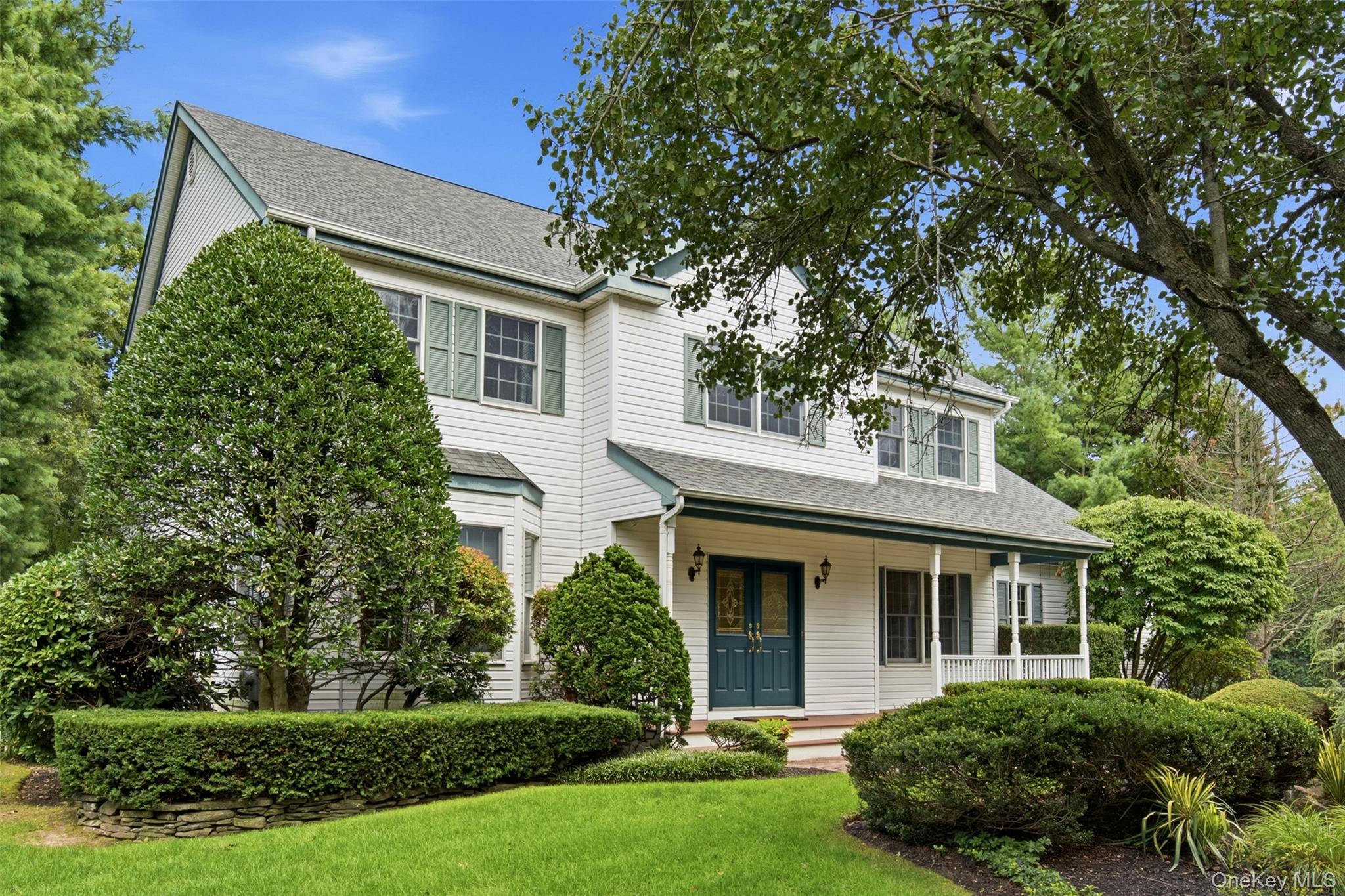2nd image of 14 Dupont Ct, Huntington, NY 11746 | MLS# 1034999