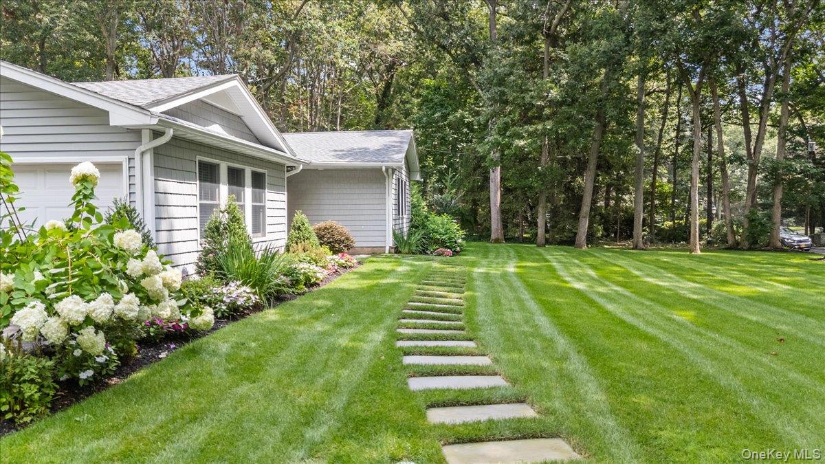 2nd image of 23 Overlook Dr, Oyster Bay, NY 11791 | MLS# 1035088