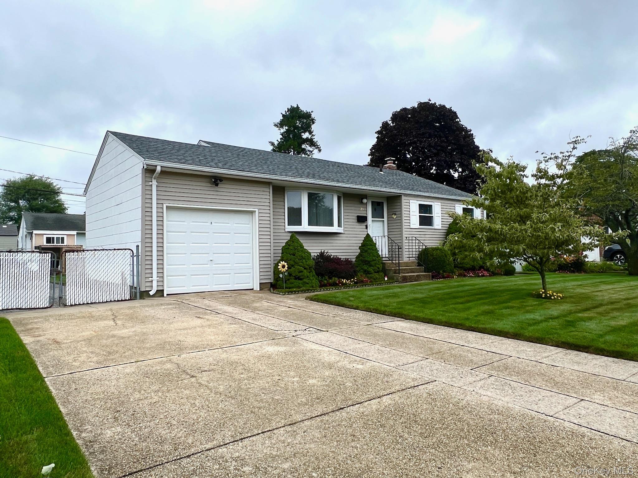 2nd image of 23 Franklin St, Islip, NY 11751 | MLS# 1035104