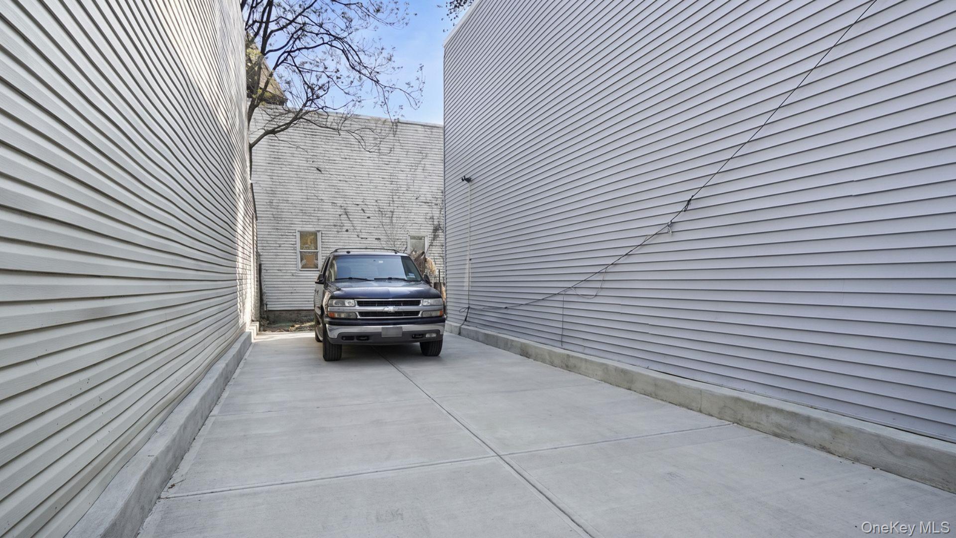 2nd image of 416 E 182nd St, New York, NY 10457 | MLS# 1035124