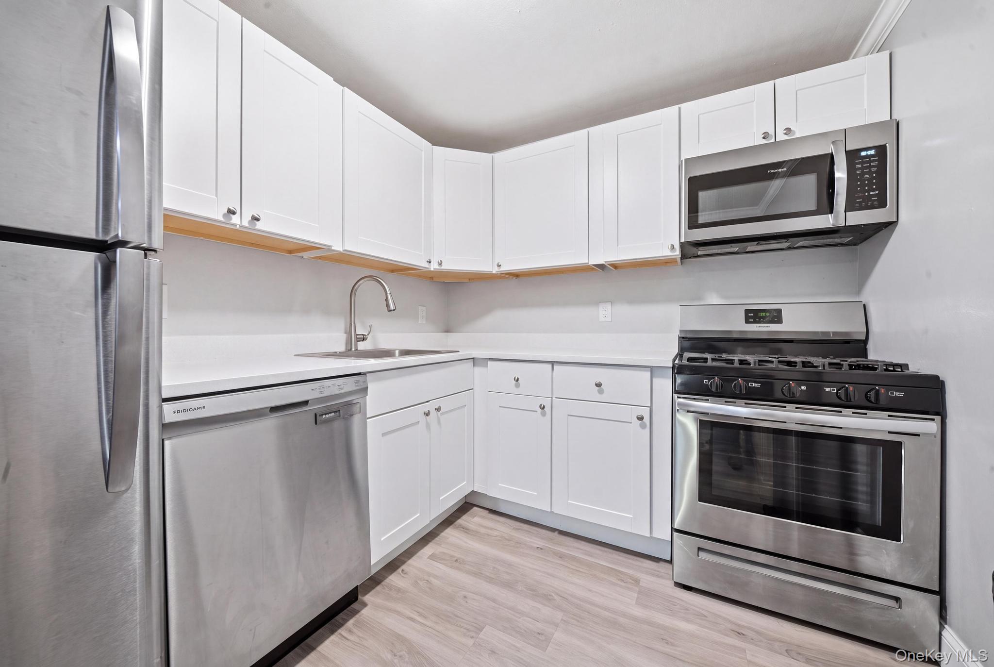 2nd image of 3 Newbrook Ln #3, Islip, NY 11706 | MLS# 1035160