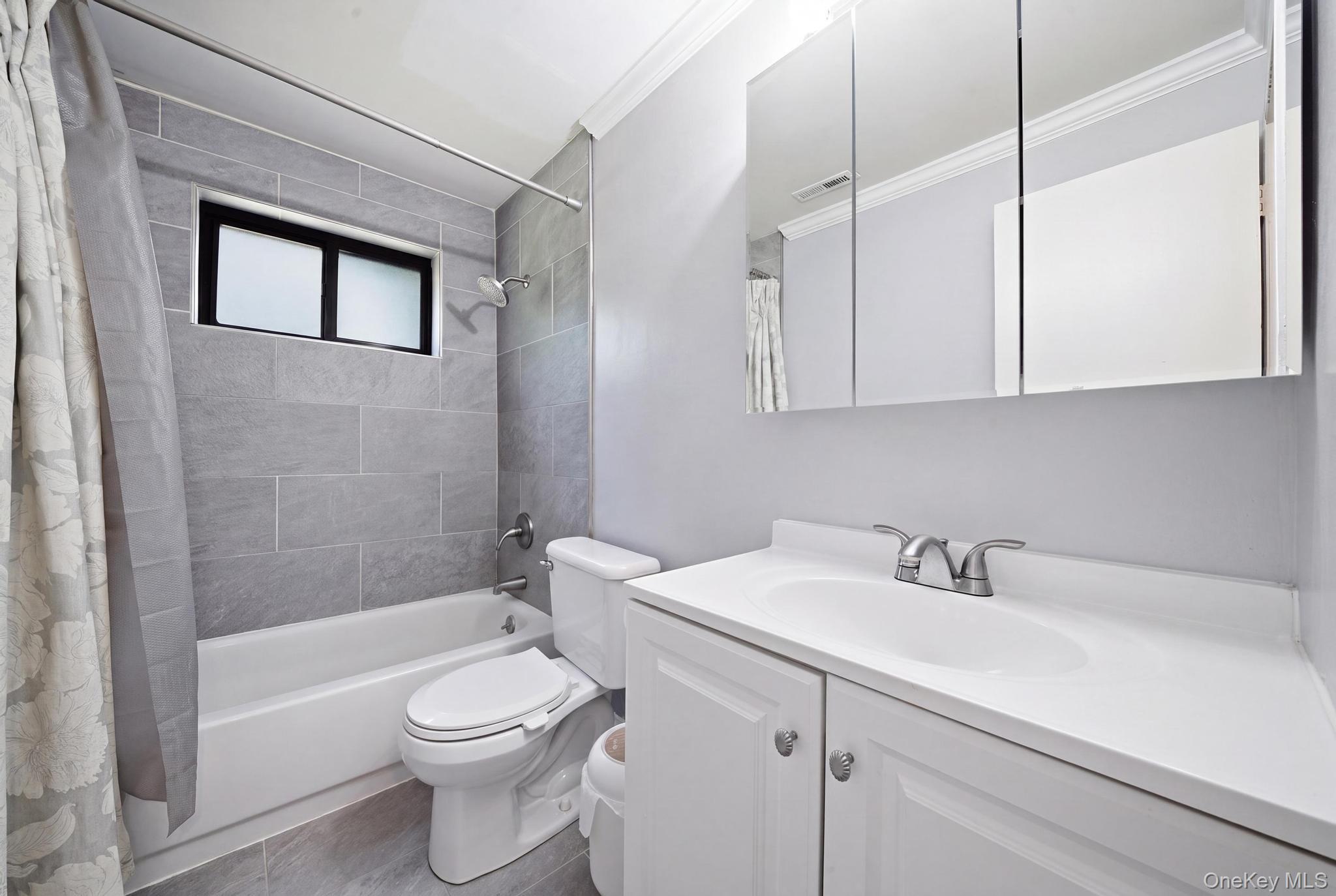 3rd image of 3 Newbrook Ln, Islip, NY 11751