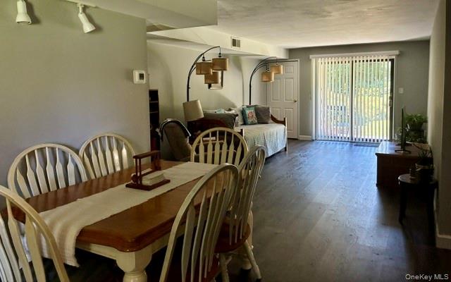 3rd image of 66 Pinebrook Pl, Islip, NY 11751