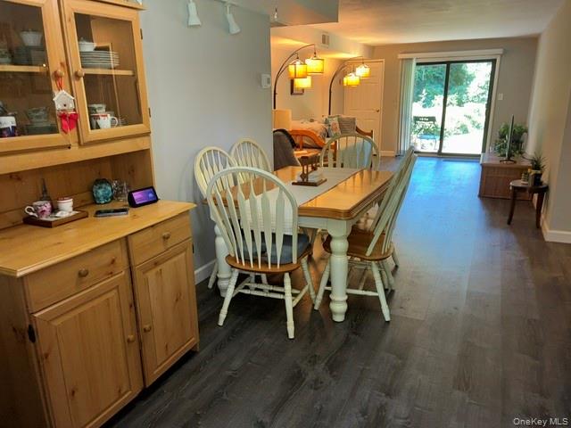 5th image of 66 Pinebrook Pl, Islip, NY 11751