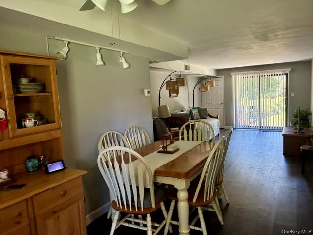 4th image of 66 Pinebrook Pl, Islip, NY 11751