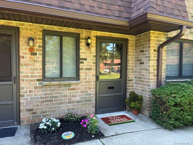 2nd image of 66 Pinebrook Pl #66, Islip, NY 11706 | MLS# 1035193