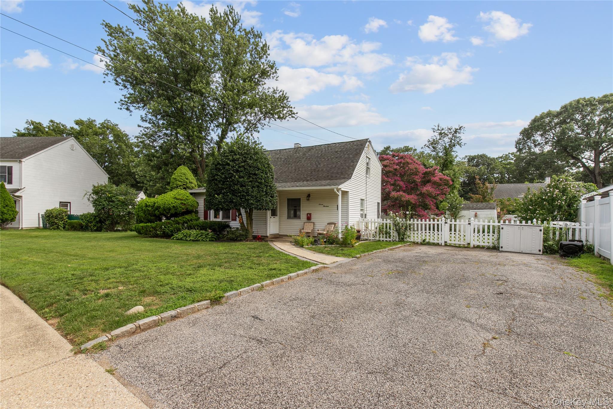 2nd image of 713 Wren Ct, Hempstead, NY 11552 | MLS# 1035233