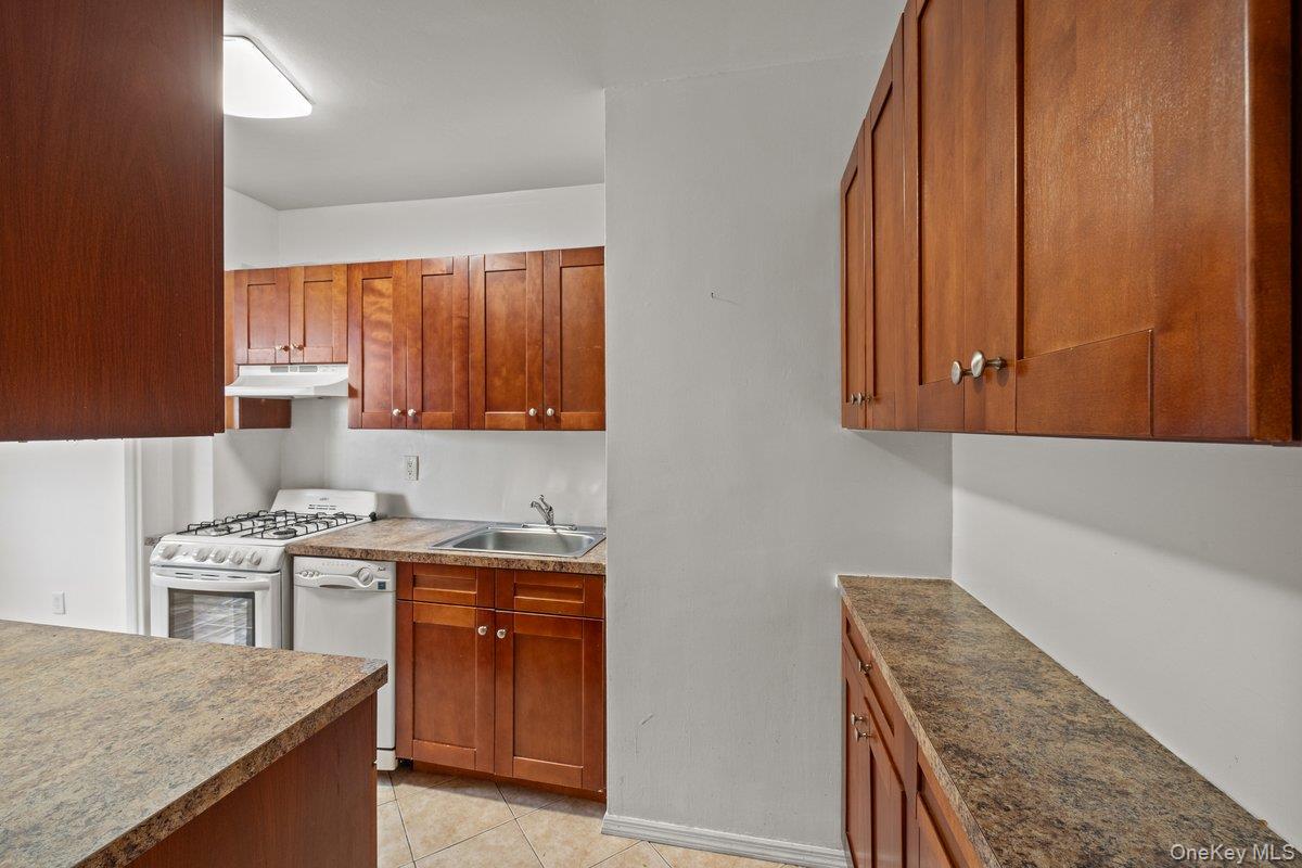 3rd image of 735 Kappock St #7B, New York, NY 10463 | MLS# 1035244