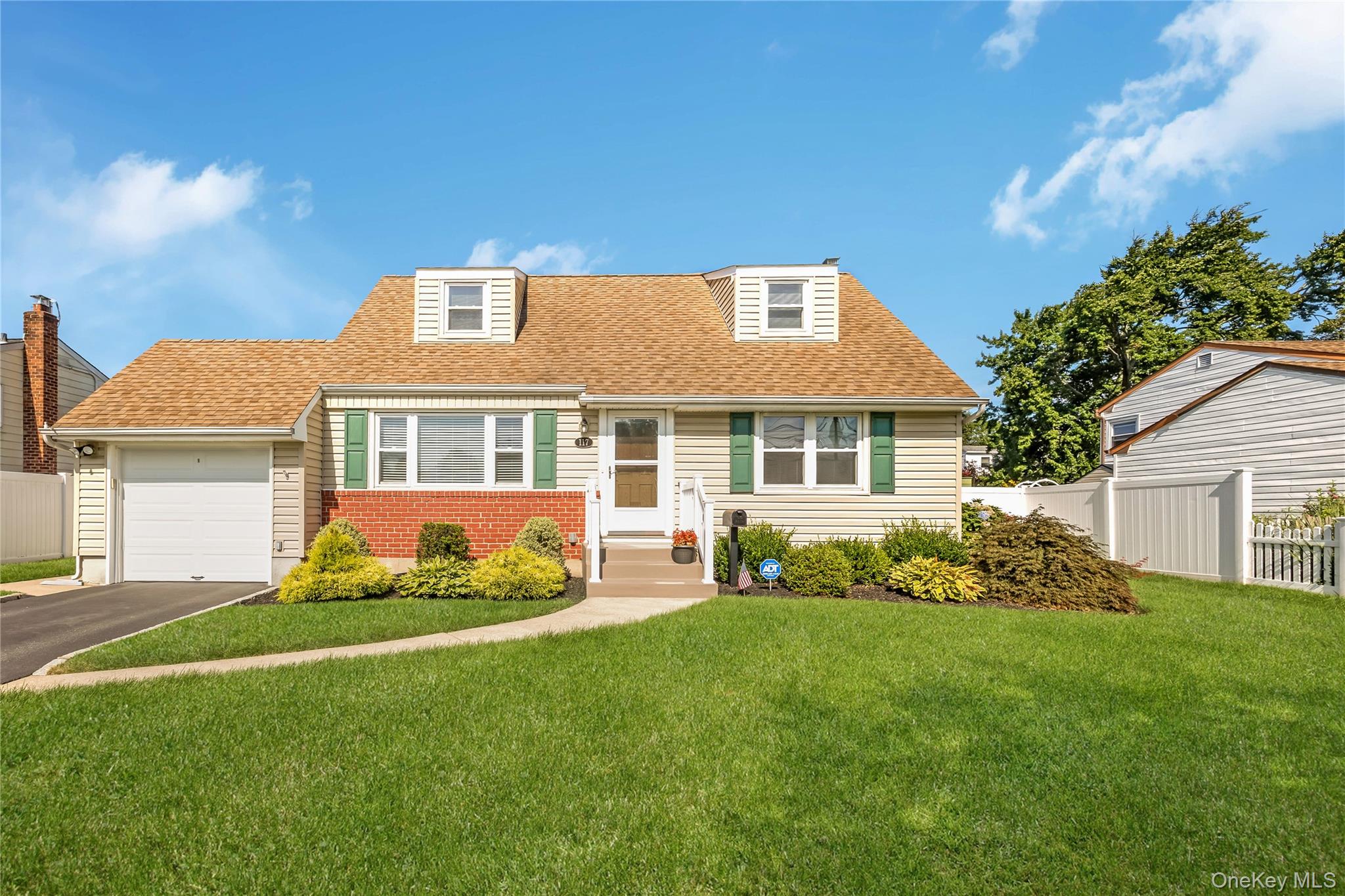 2nd image of 117 Midwood Ave, Oyster Bay, NY 11735 | MLS# 1035252