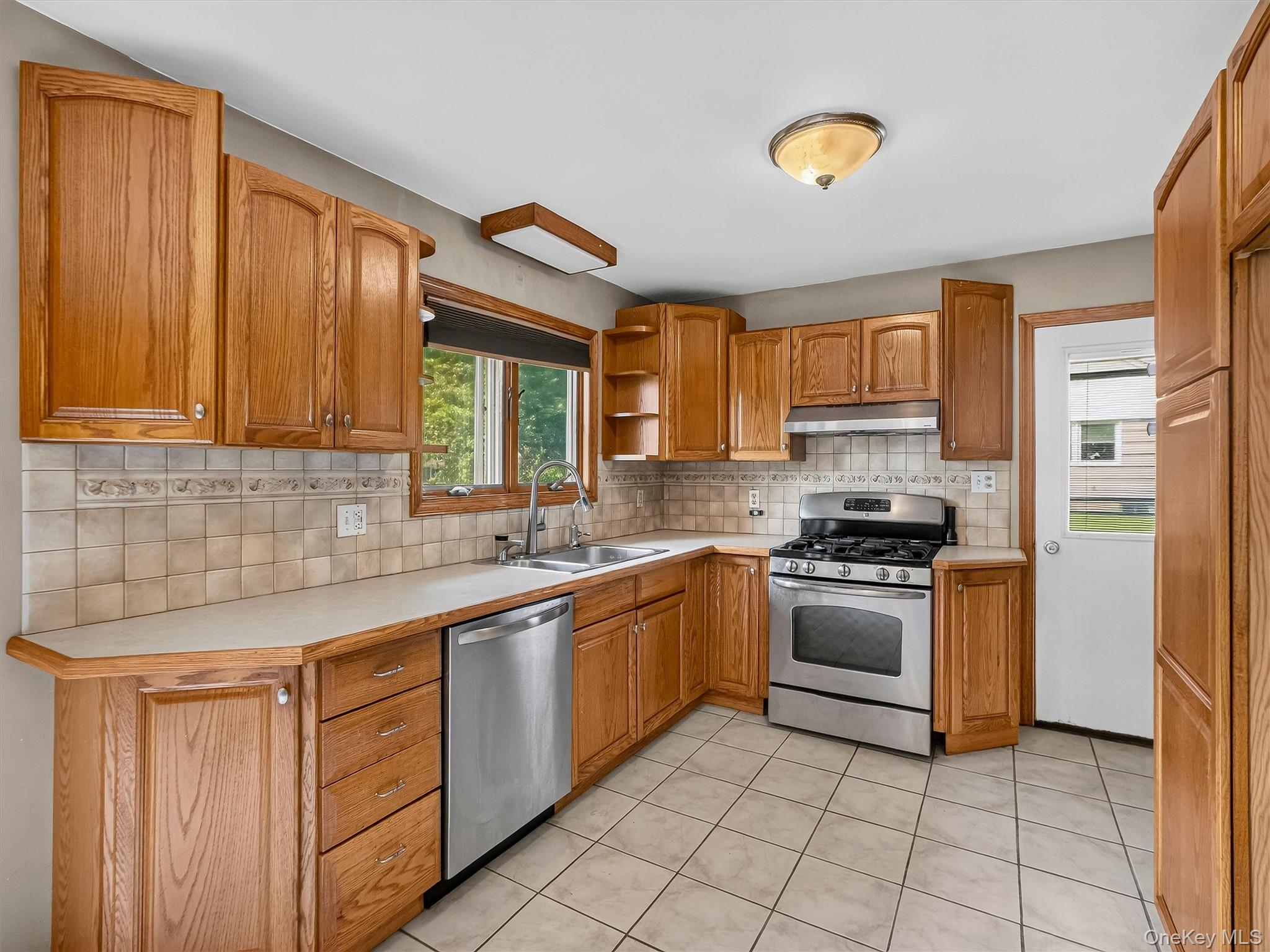 2nd image of 12 Elmwood Dr, Clarkstown, NY 10956 | MLS# 1035280
