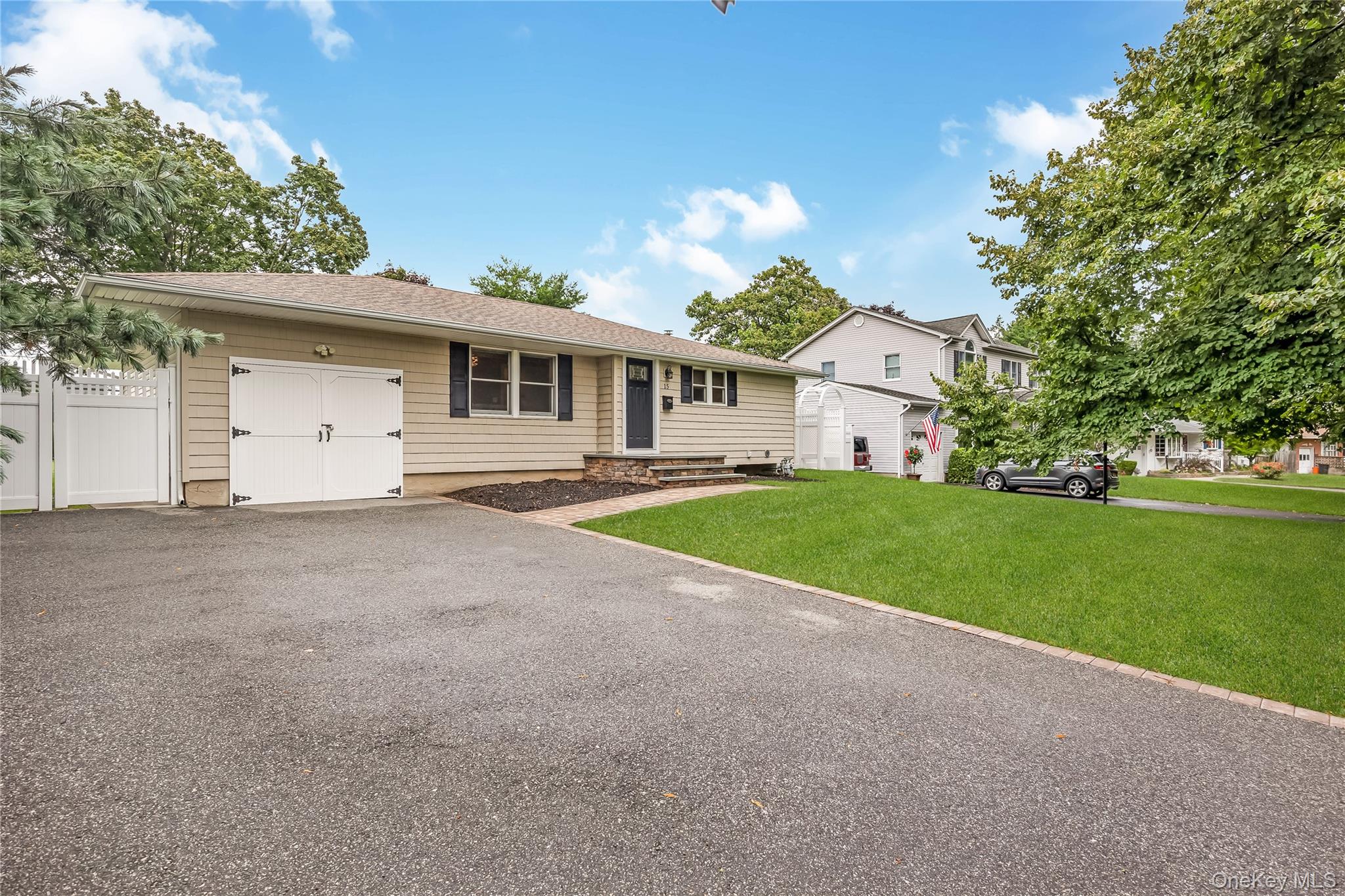 2nd image of 15 Dewey Rd, Smithtown, NY 11725 | MLS# 1035282