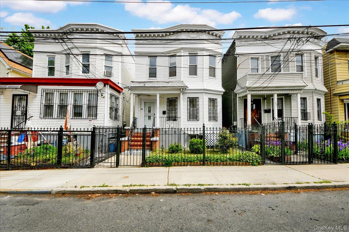 27th image of 681 E 243rd St, New York, NY 10470 | MLS# 1035296