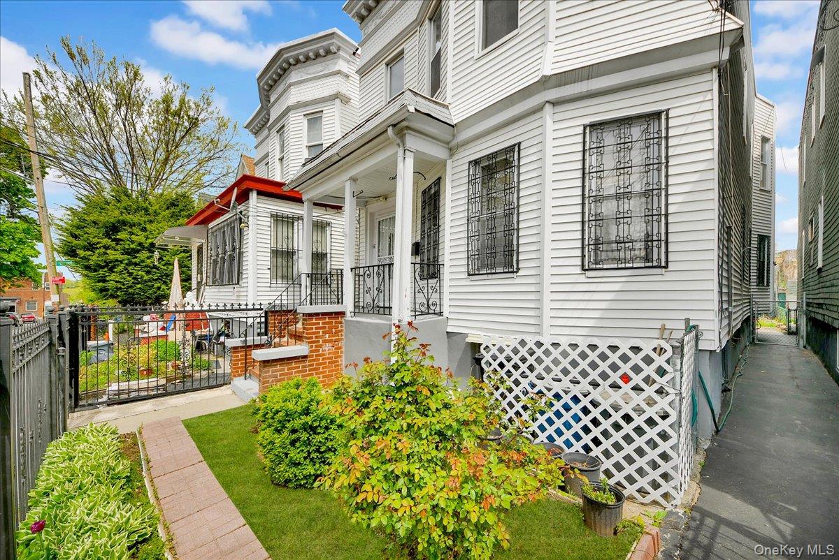 2nd image of 681 E 243rd St, New York, NY 10470 | MLS# 1035296