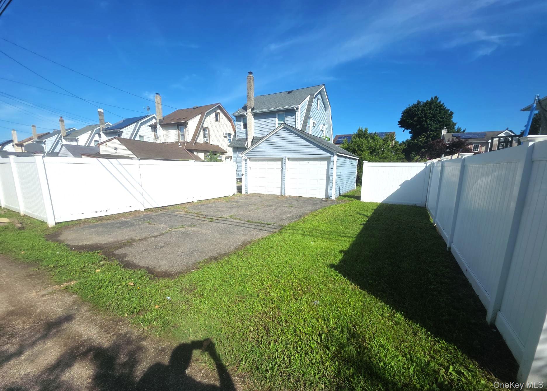 19th image of 20 Laurel Rd, Babylon, NY 11757 | MLS# 1035320