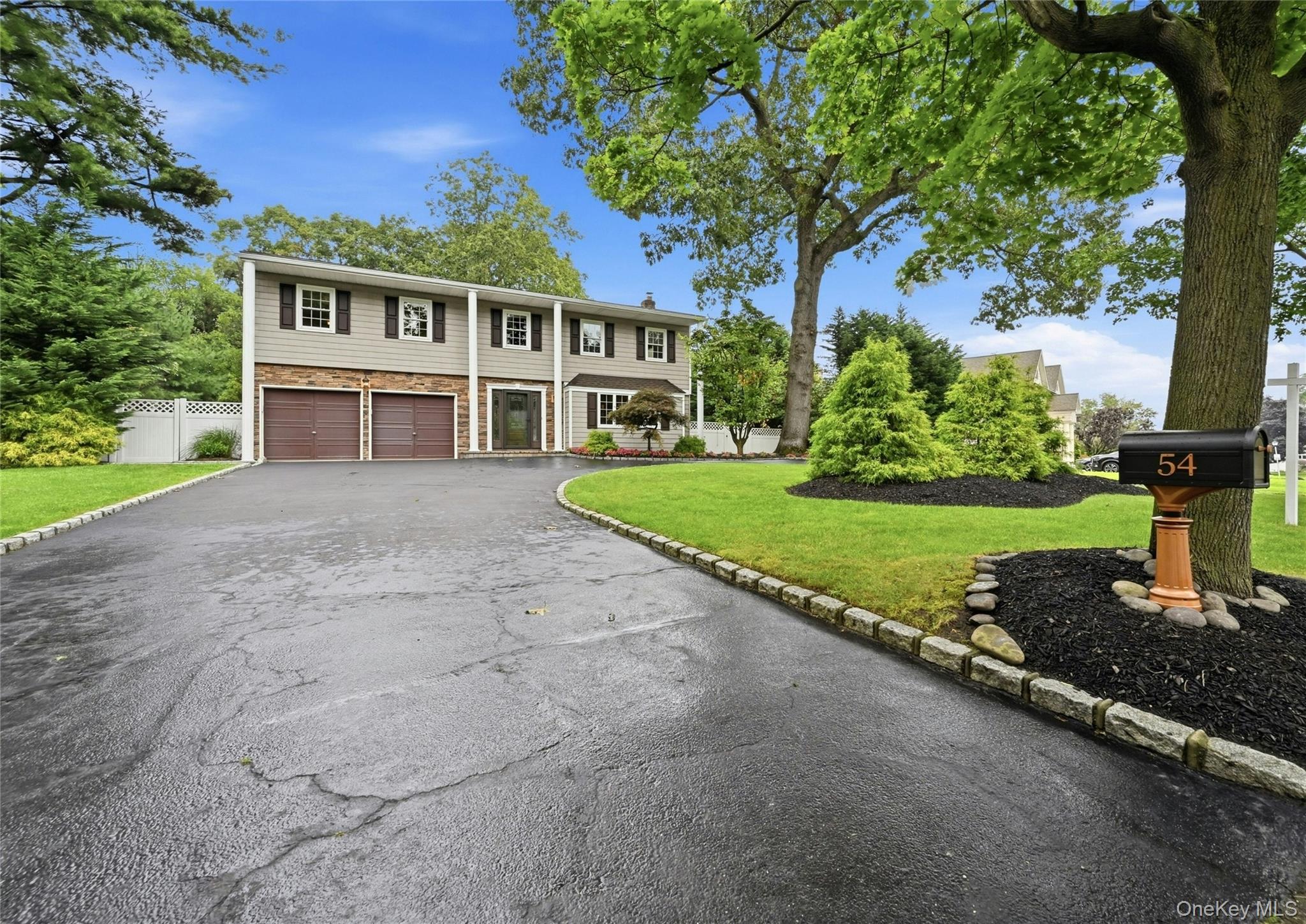 3rd image of 54 Twin Oaks Dr, Smithtown, NY 11754 | MLS# 1035429