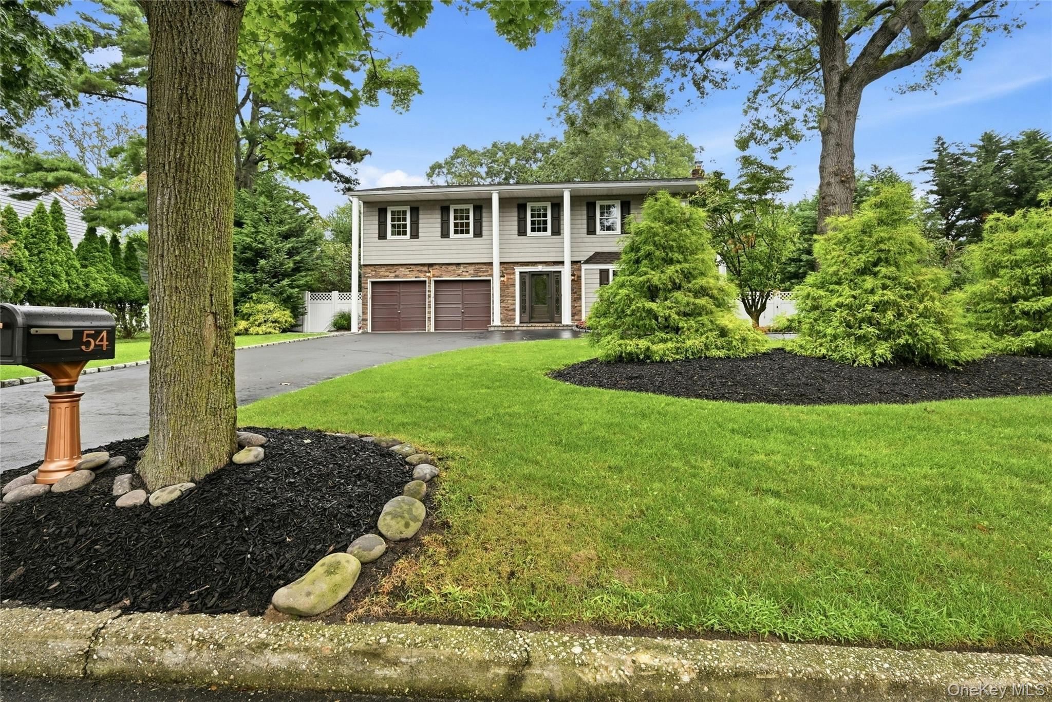 4th image of 54 Twin Oaks Dr, Smithtown, NY 11754 | MLS# 1035429