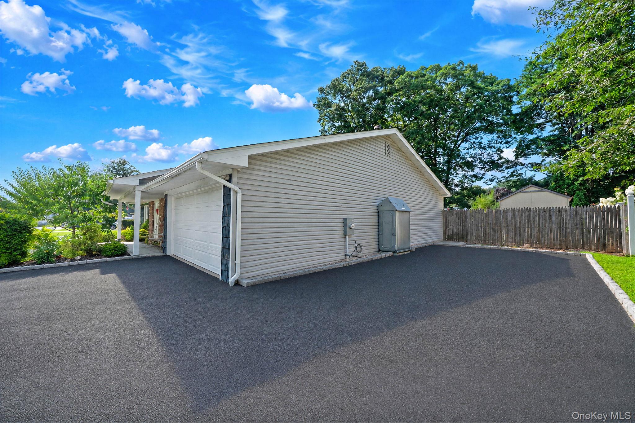 4th image of 60 Thomas St, Brookhaven, NY 11727 | MLS# 1035431
