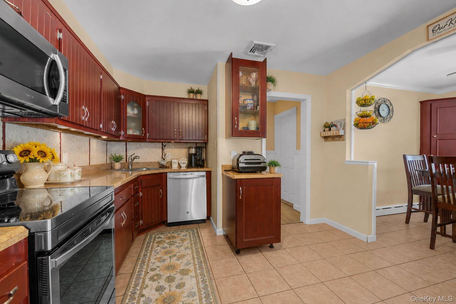 5th image of 3 Carlson Ct, Smithtown, NY 11754 | MLS# 1035436