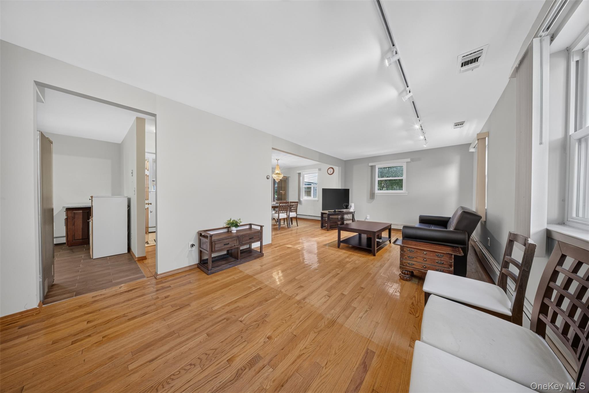 3rd image of 6861 Cloverdale Blvd, New York, NY 11364