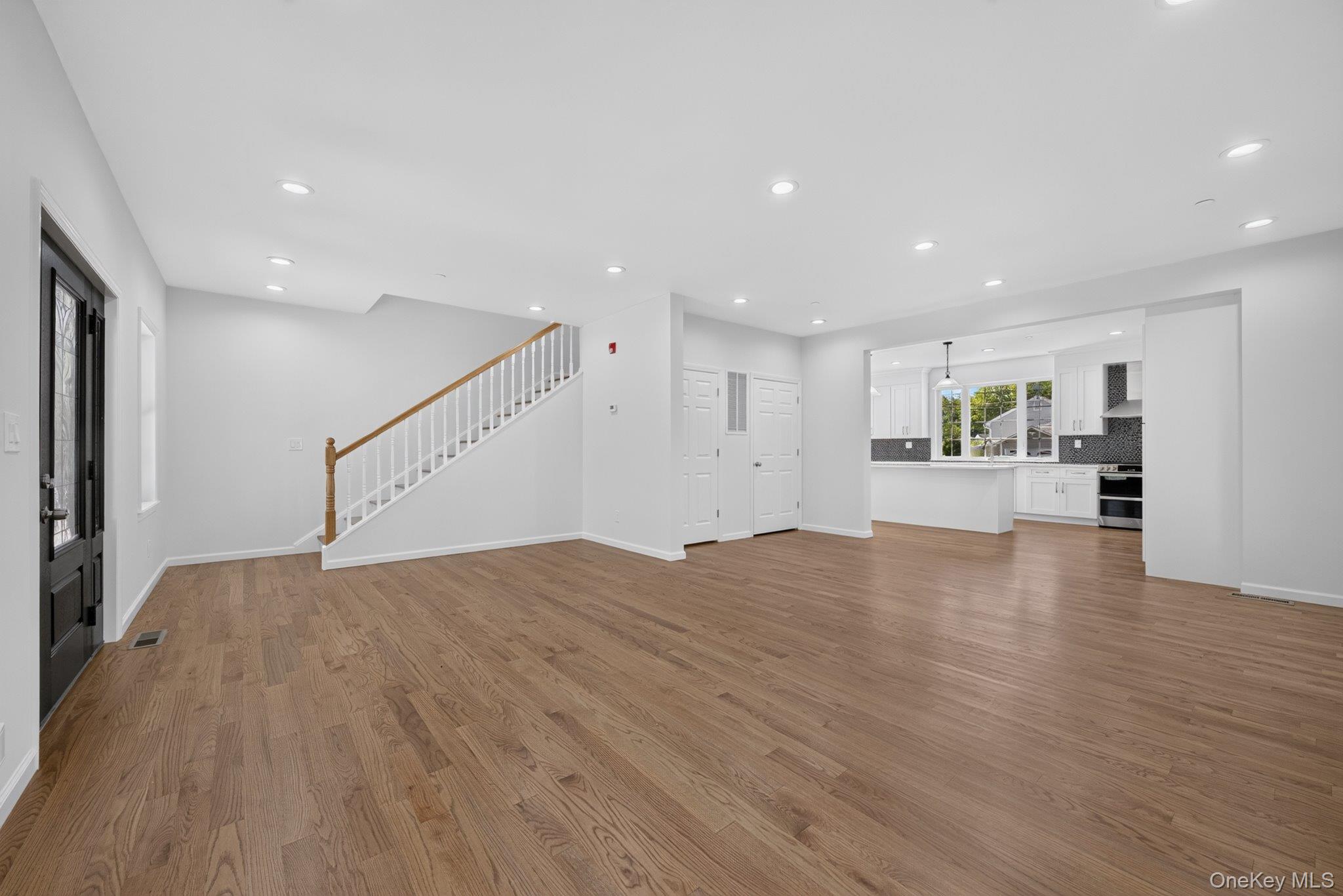 5th image of 10 Beaver Lndg, Harrison, NY 10528 | MLS# 1035463