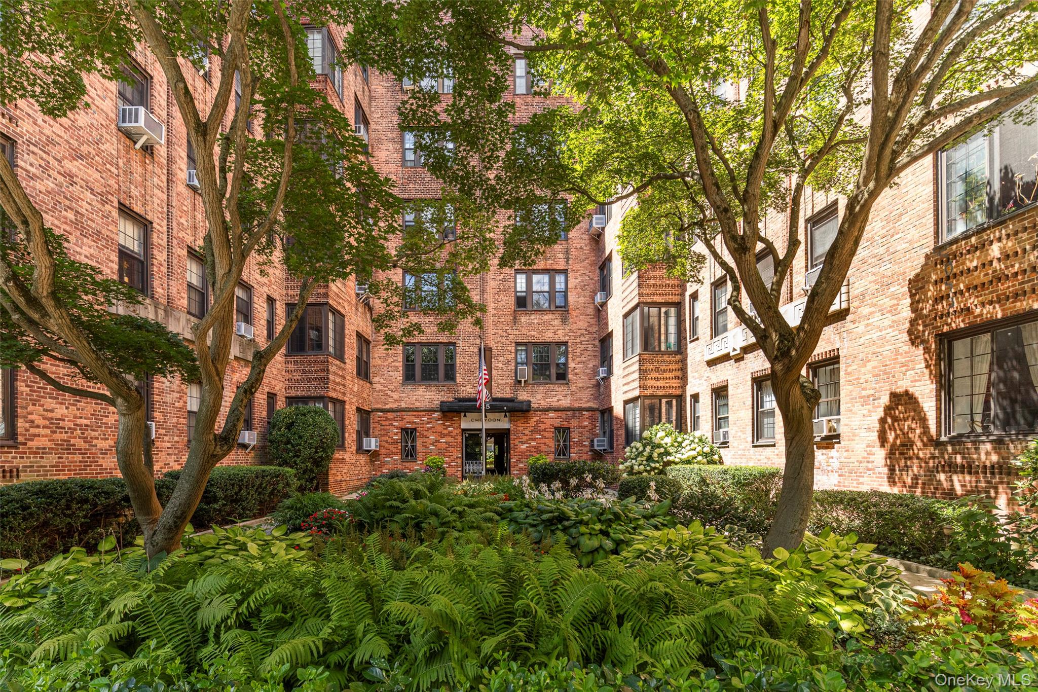 2nd image of 35 Parkview Ave, Yonkers, NY 10708