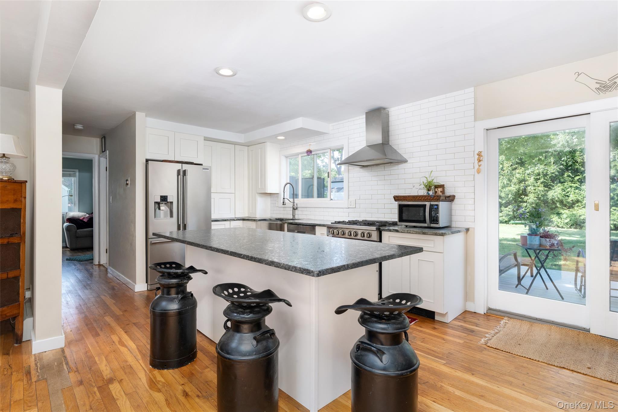 4th image of 4 Joysan Ct, Southampton, NY 11946 | MLS# 1035471