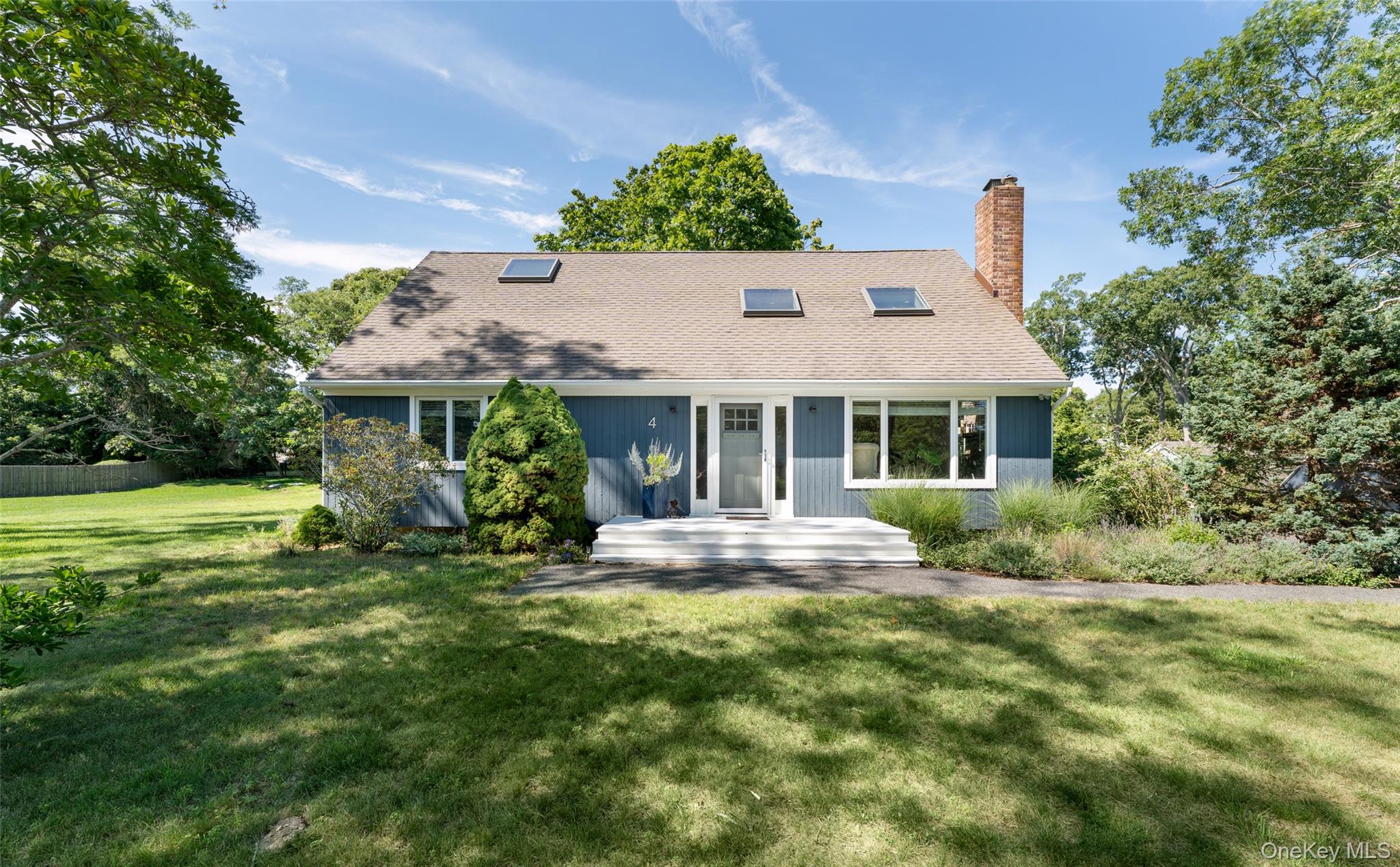 1st image of 4 Joysan Ct, Southampton, NY 11946 | MLS# 1035471