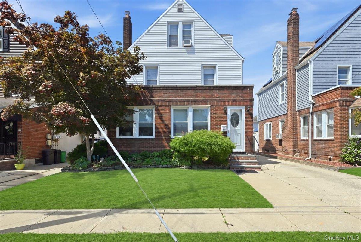 2nd image of 547 N 11th St, North Hempstead, NY 11040 | MLS# 1035509