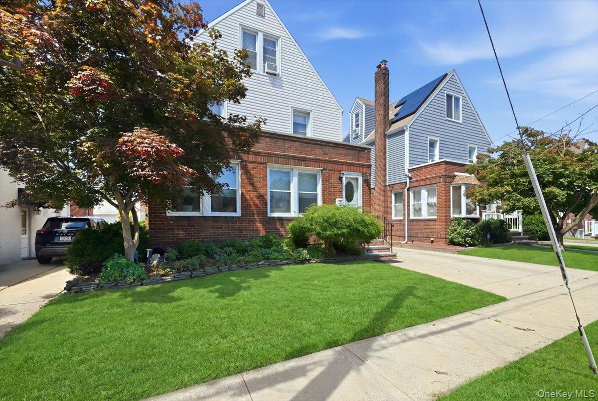 1st image of 547 N 11th St, North Hempstead, NY 11040 | MLS# 1035509
