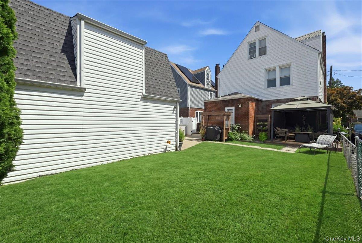 33rd image of 547 N 11th St, North Hempstead, NY 11040 | MLS# 1035509