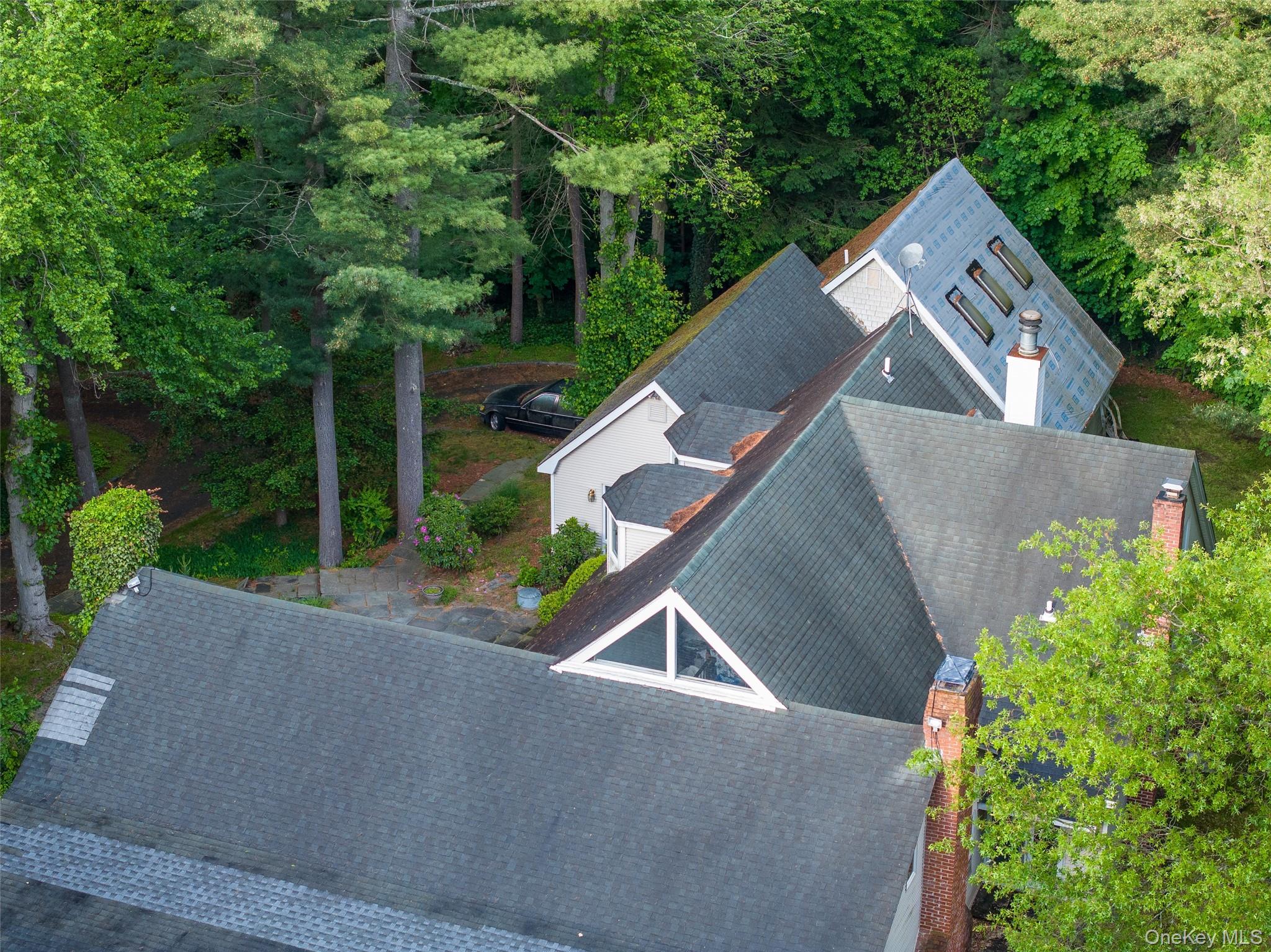 5th image of 8 Woodstock Ct, Oyster Bay, NY 11771 | MLS# 1035521