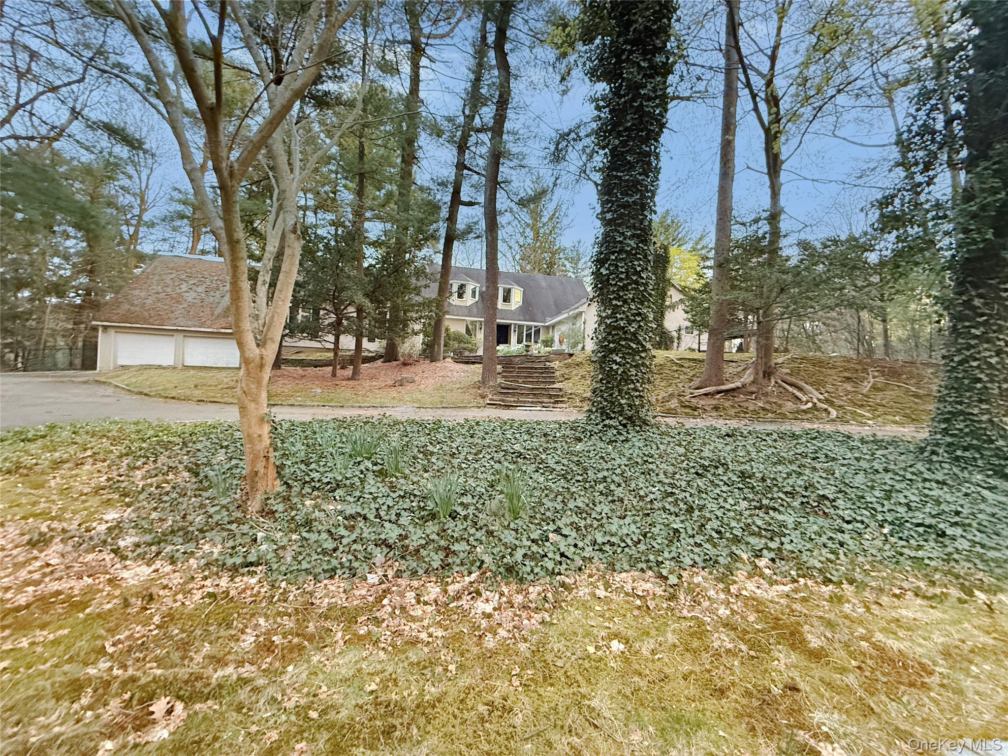 3rd image of 8 Woodstock Ct, Oyster Bay, NY 11771 | MLS# 1035521