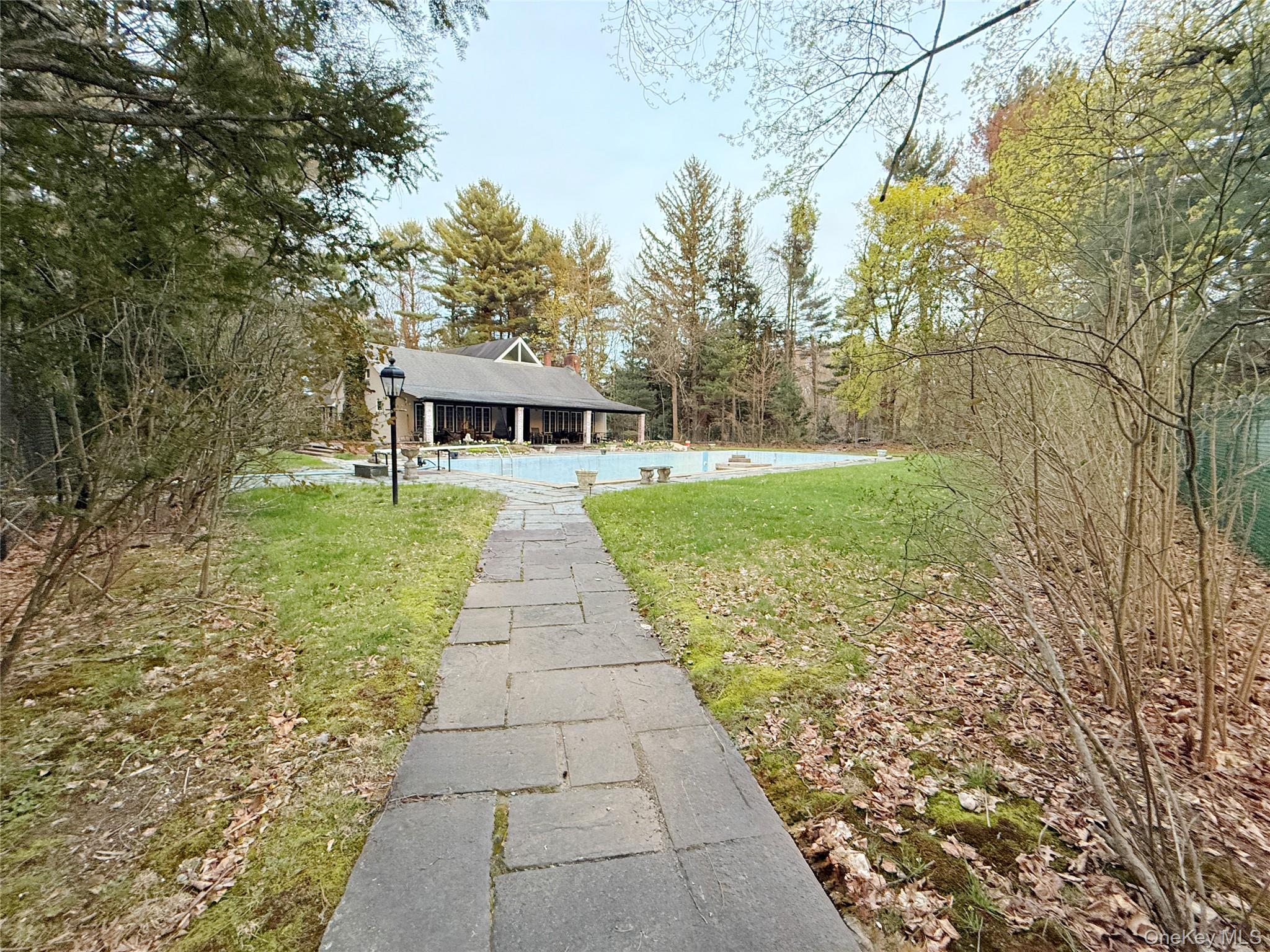 2nd image of 8 Woodstock Ct, Oyster Bay, NY 11771 | MLS# 1035521