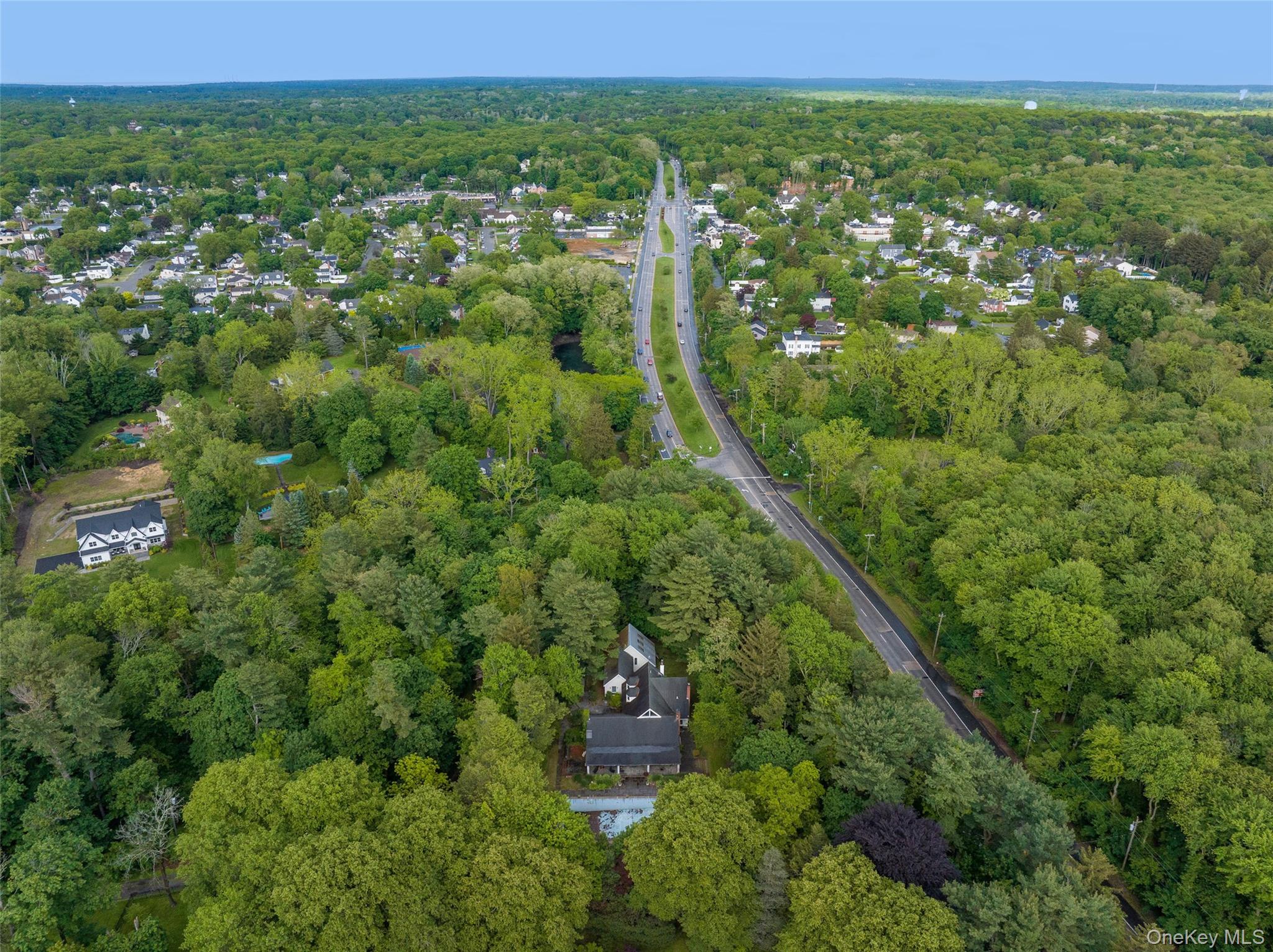 16th image of 8 Woodstock Ct, Oyster Bay, NY 11771 | MLS# 1035521