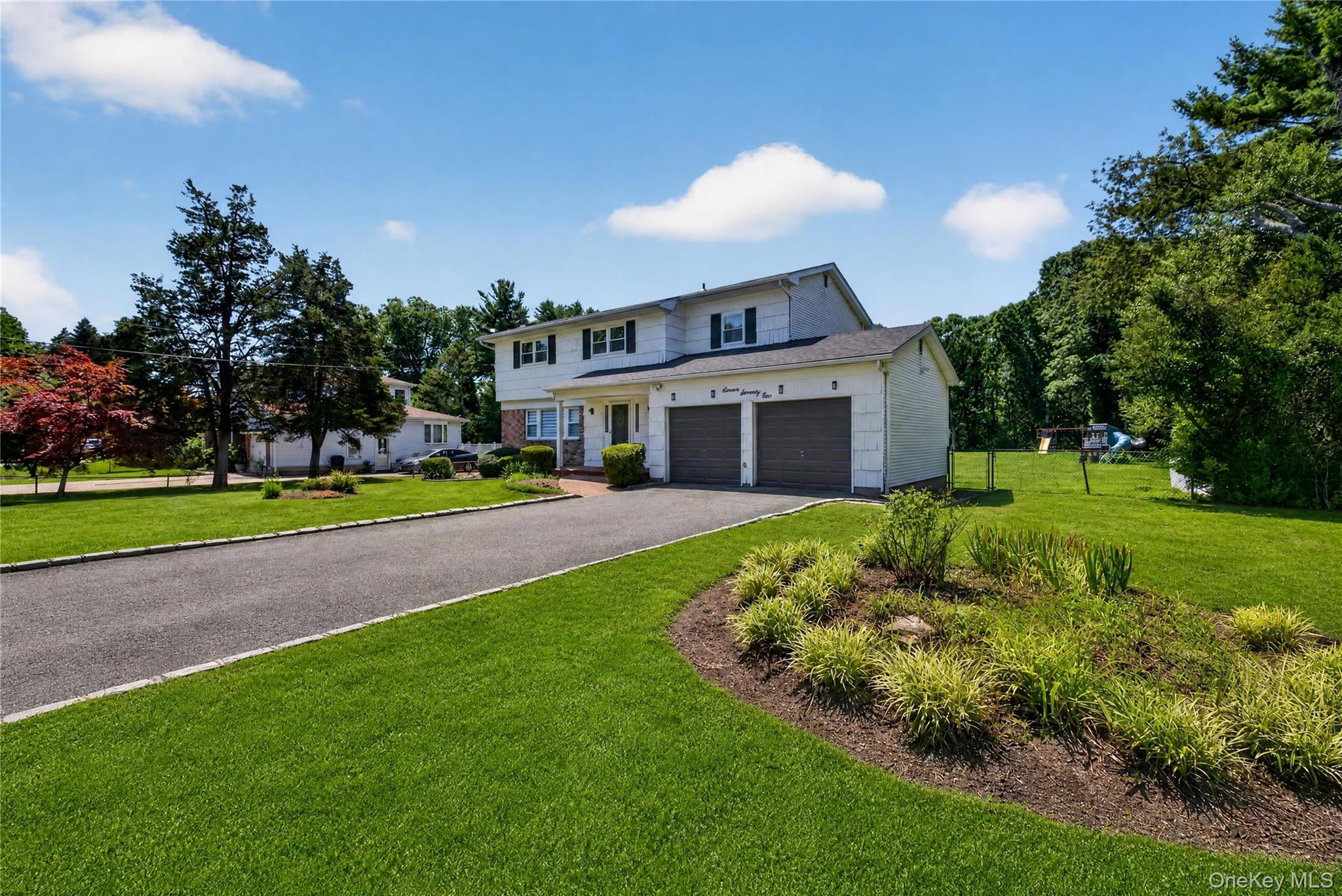 2nd image of 1171 Carlls Straight Path, Huntington, NY 11746 | MLS# 1035527