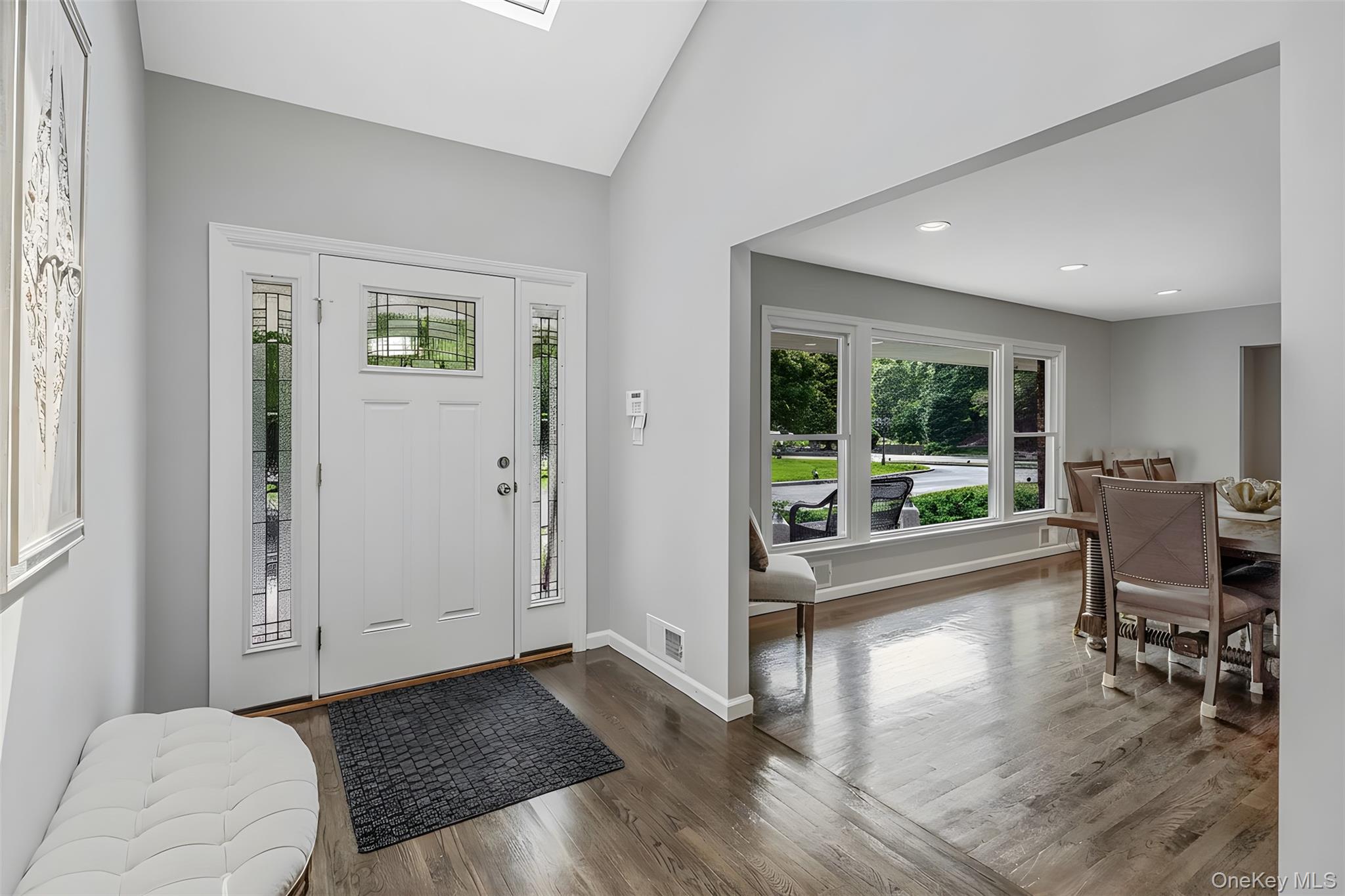 4th image of 10 Williamsburg Dr, Smithtown, NY 11768 | MLS# 1035573