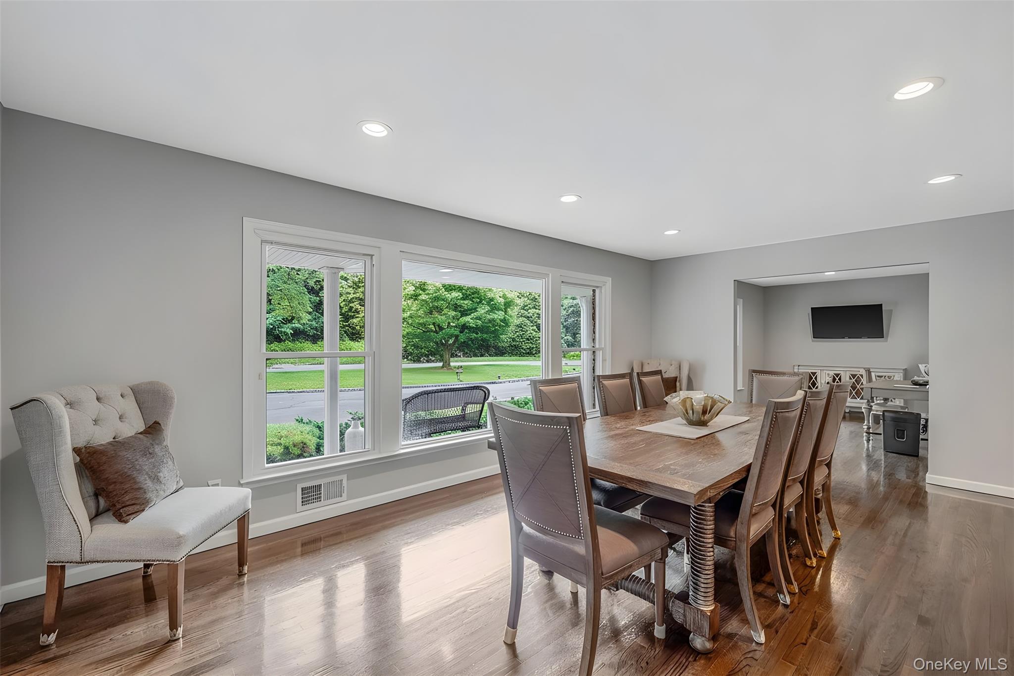 5th image of 10 Williamsburg Dr, Smithtown, NY 11768 | MLS# 1035573