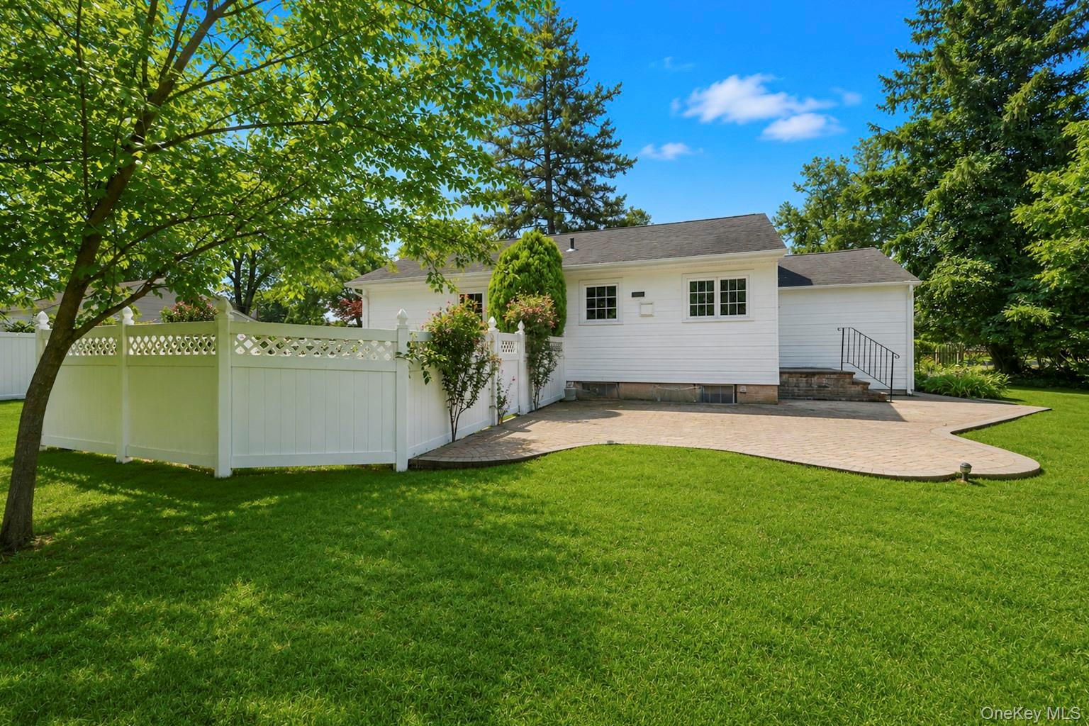 5th image of 1 Dale Ln, Smithtown, NY 11787 | MLS# 1035638