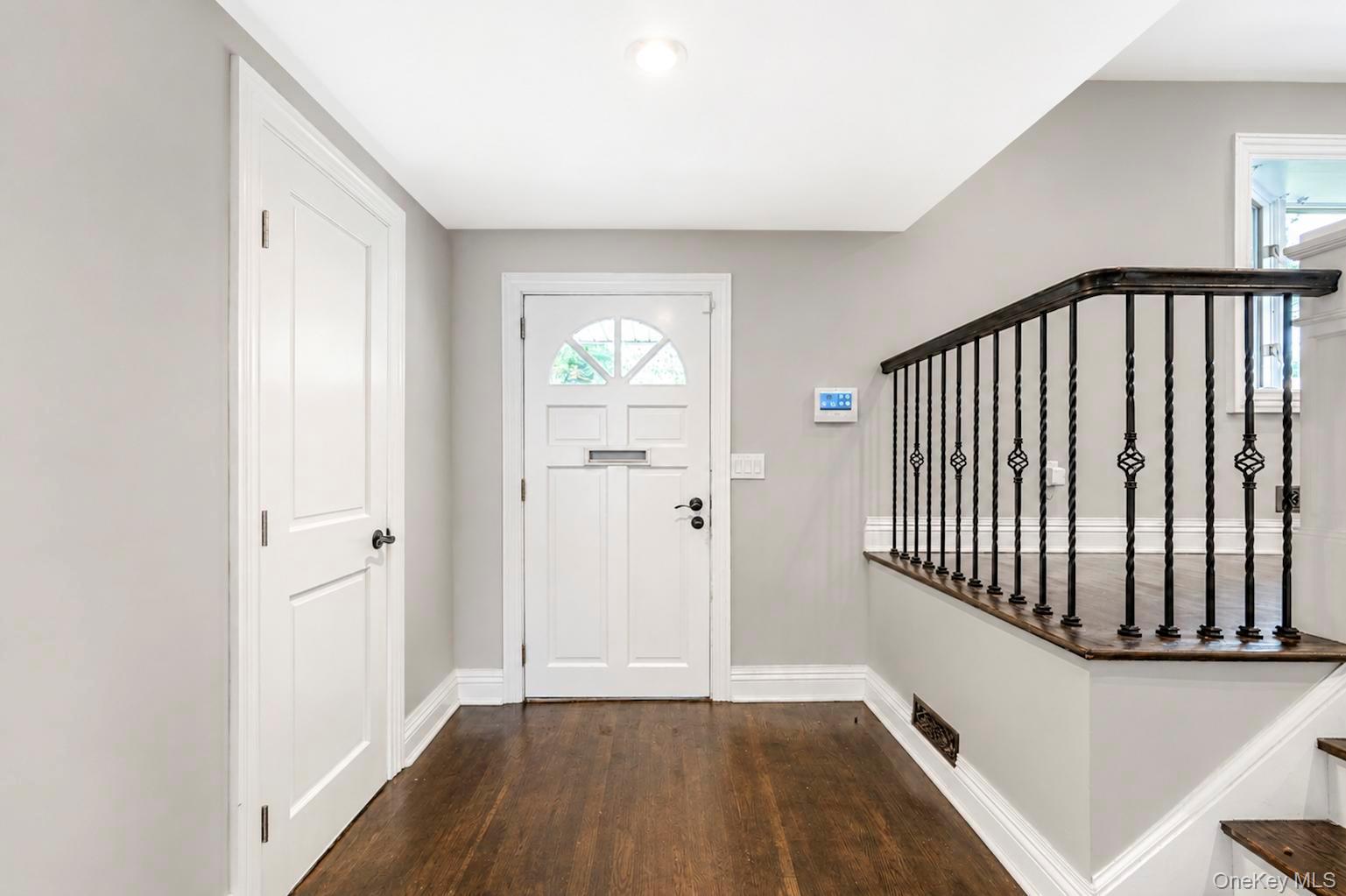 4th image of 18 Catherwood Crescent, Huntington, NY 11747 | MLS# 1035654