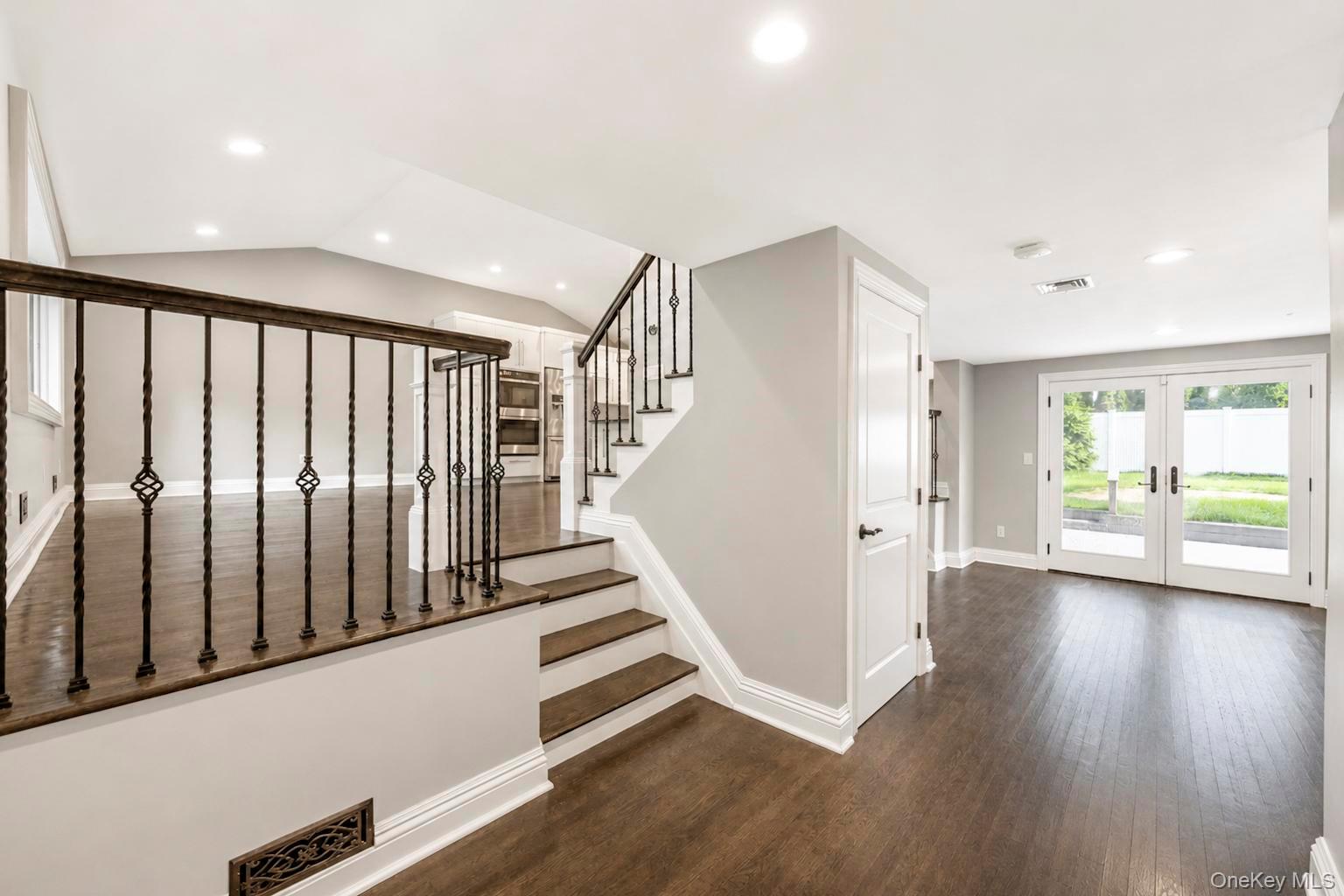 5th image of 18 Catherwood Crescent, Huntington, NY 11747 | MLS# 1035654