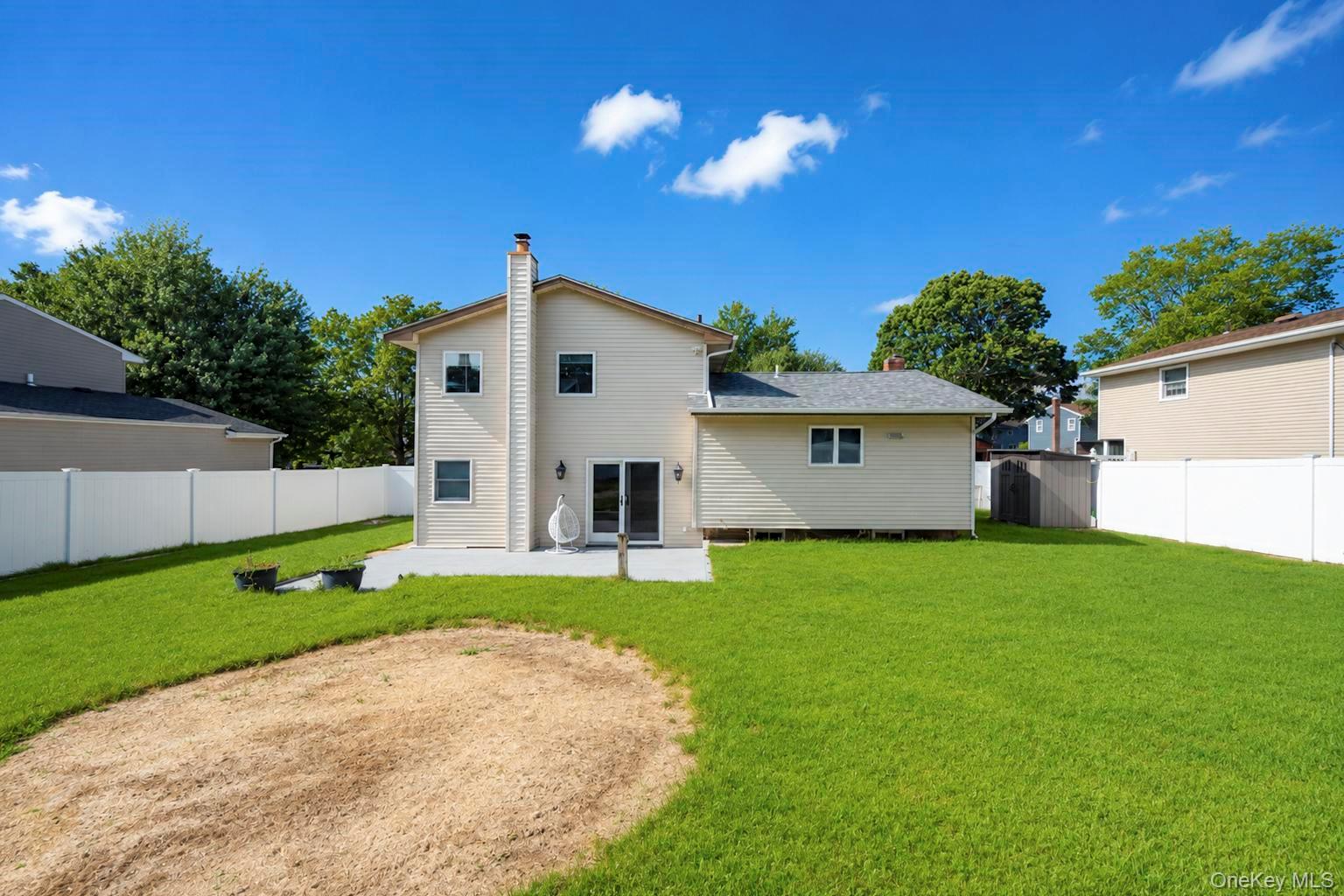 3rd image of 18 Catherwood Crescent, Huntington, NY 11747 | MLS# 1035654