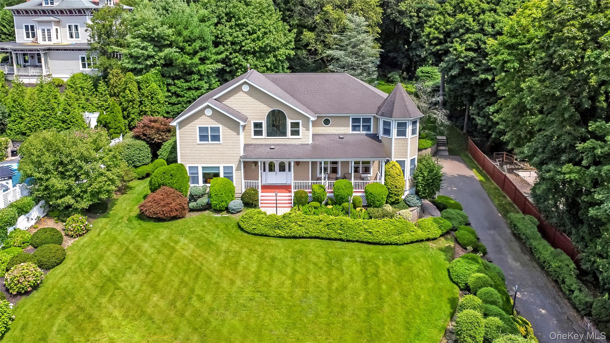 3rd image of 230 Woodbine Ave, Huntington, NY 11768 | MLS# 1035659